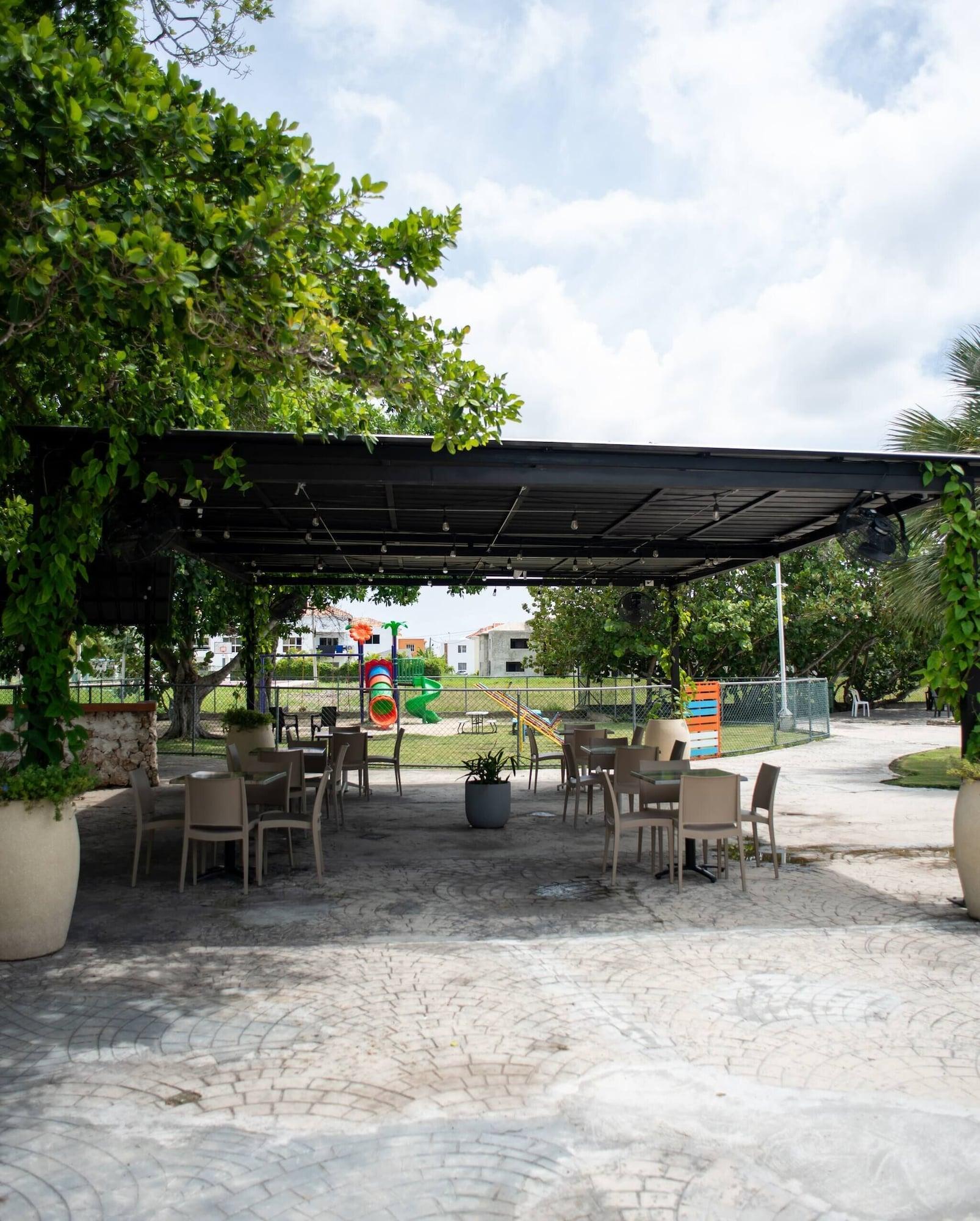 Restaurant Luxurious Punta Cana House 3 Bedrooms, Shared Pool, BBQ