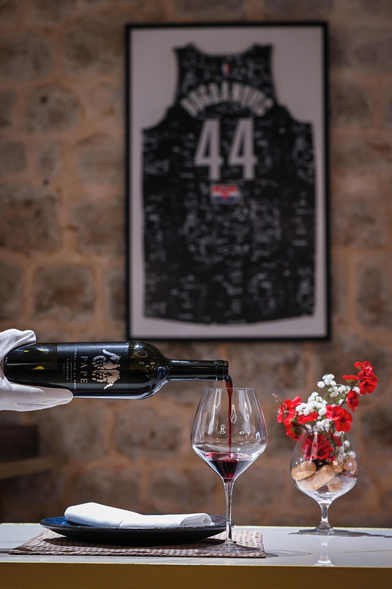 Varios Guesthouse Forty Four