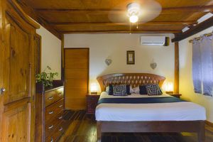 Alquiler Vacacional - Beachfront House with 4 Bdrs. Penthouse, private beach, chef, Internet