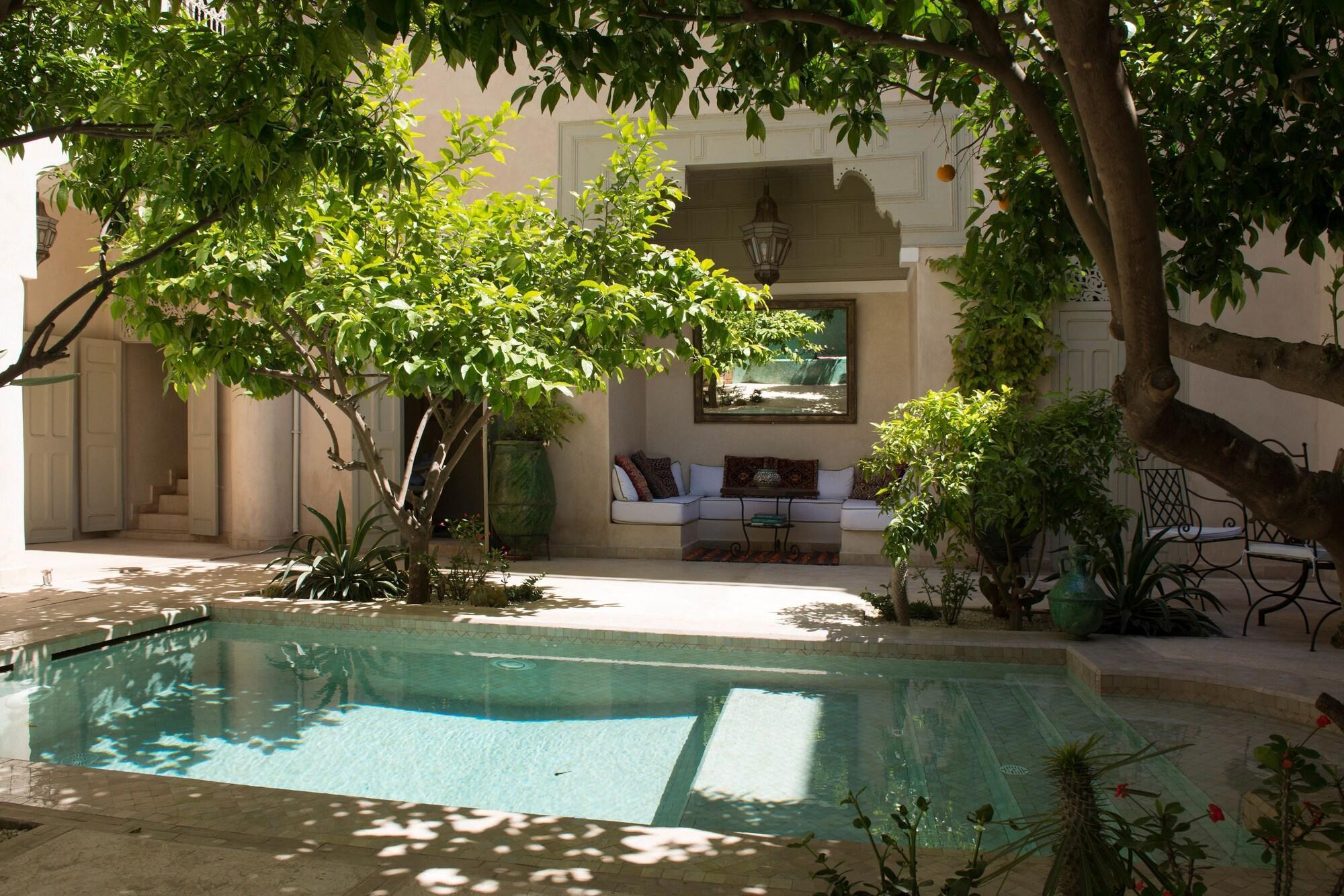 Vista Piscina Riad Emberiza Sahari