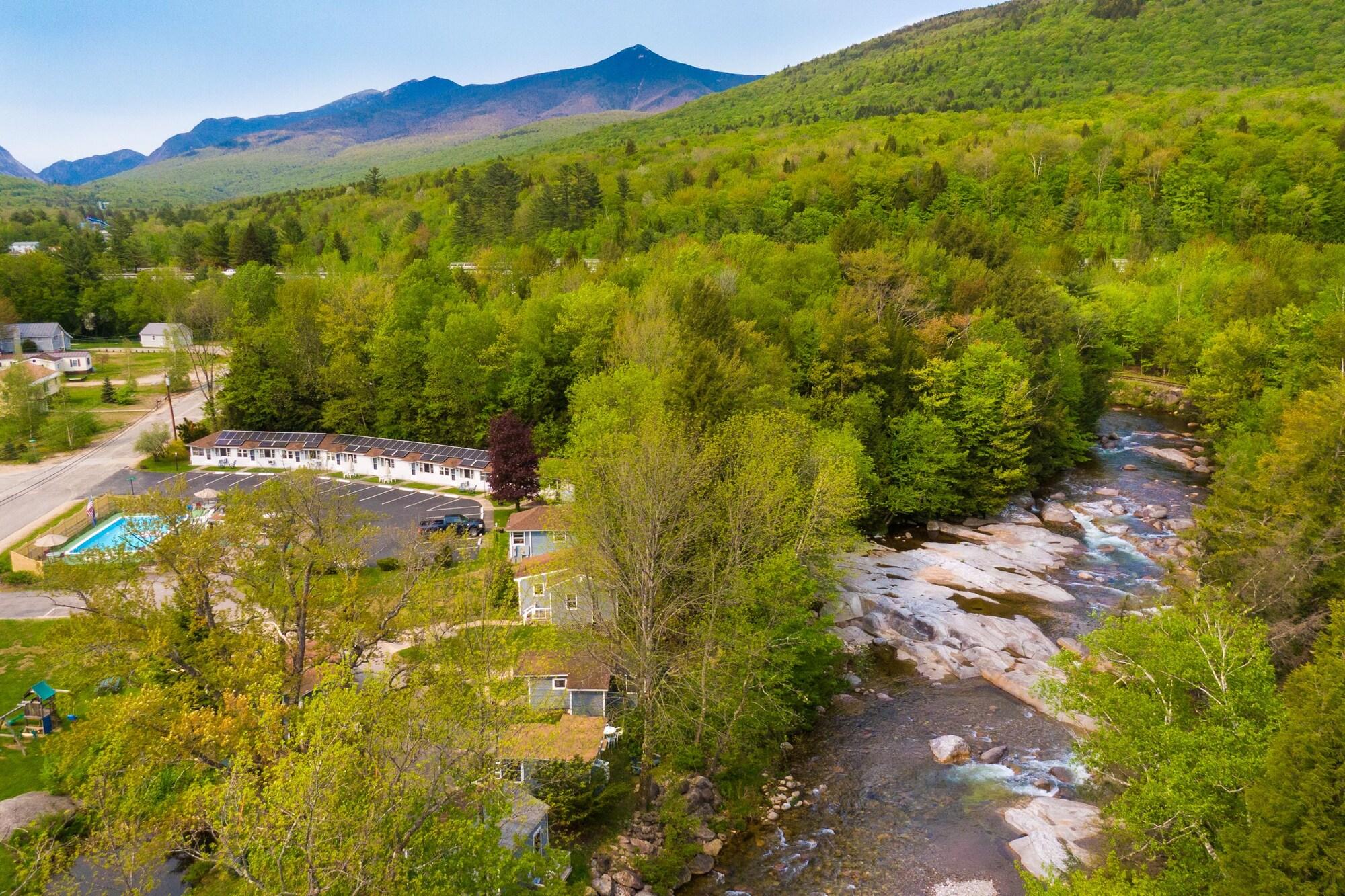 Vista Exterior Mt Liberty Cabins and Motel