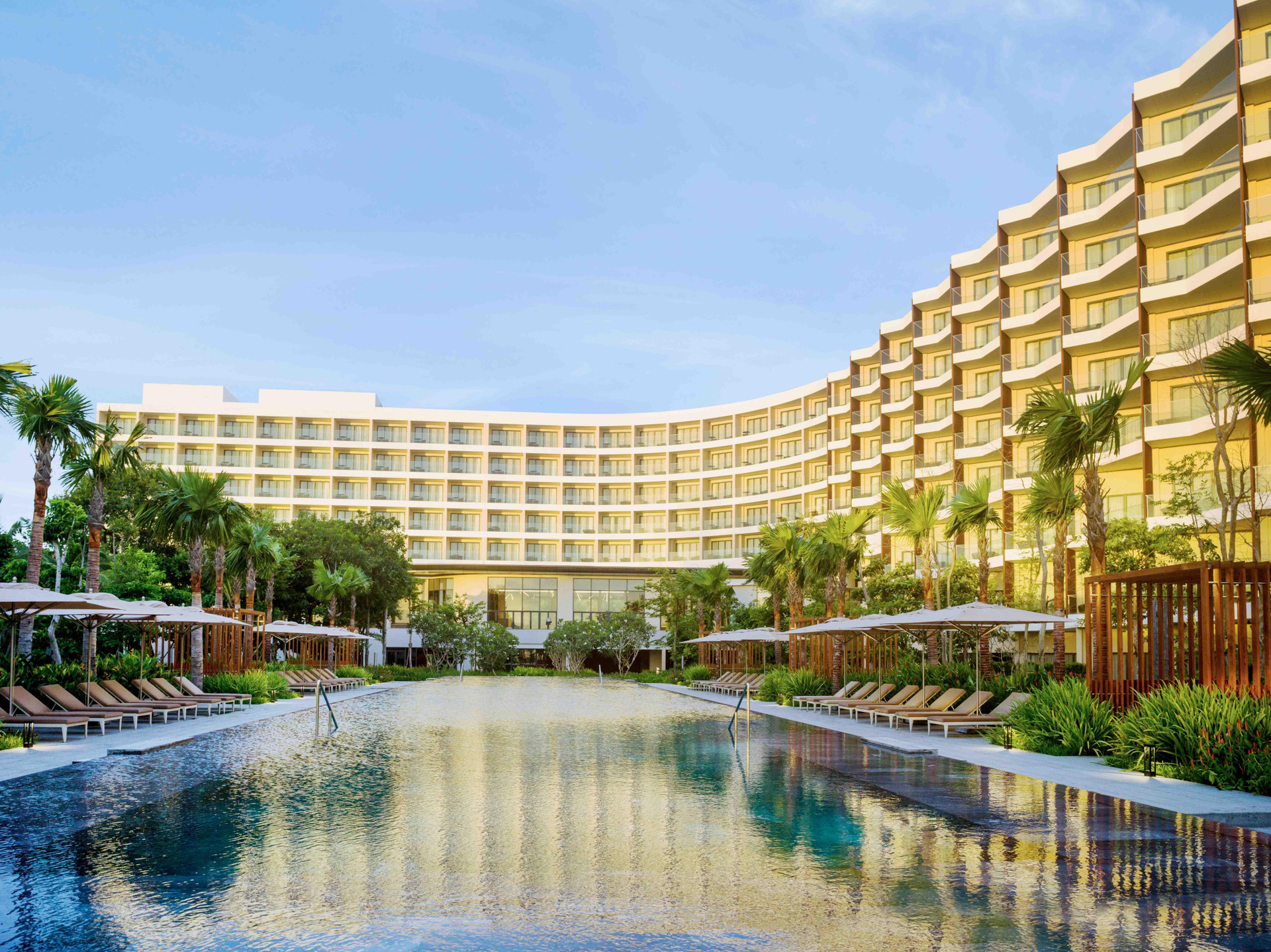 Vista Exterior Crowne Plaza Phu Quoc Starbay Vietnam