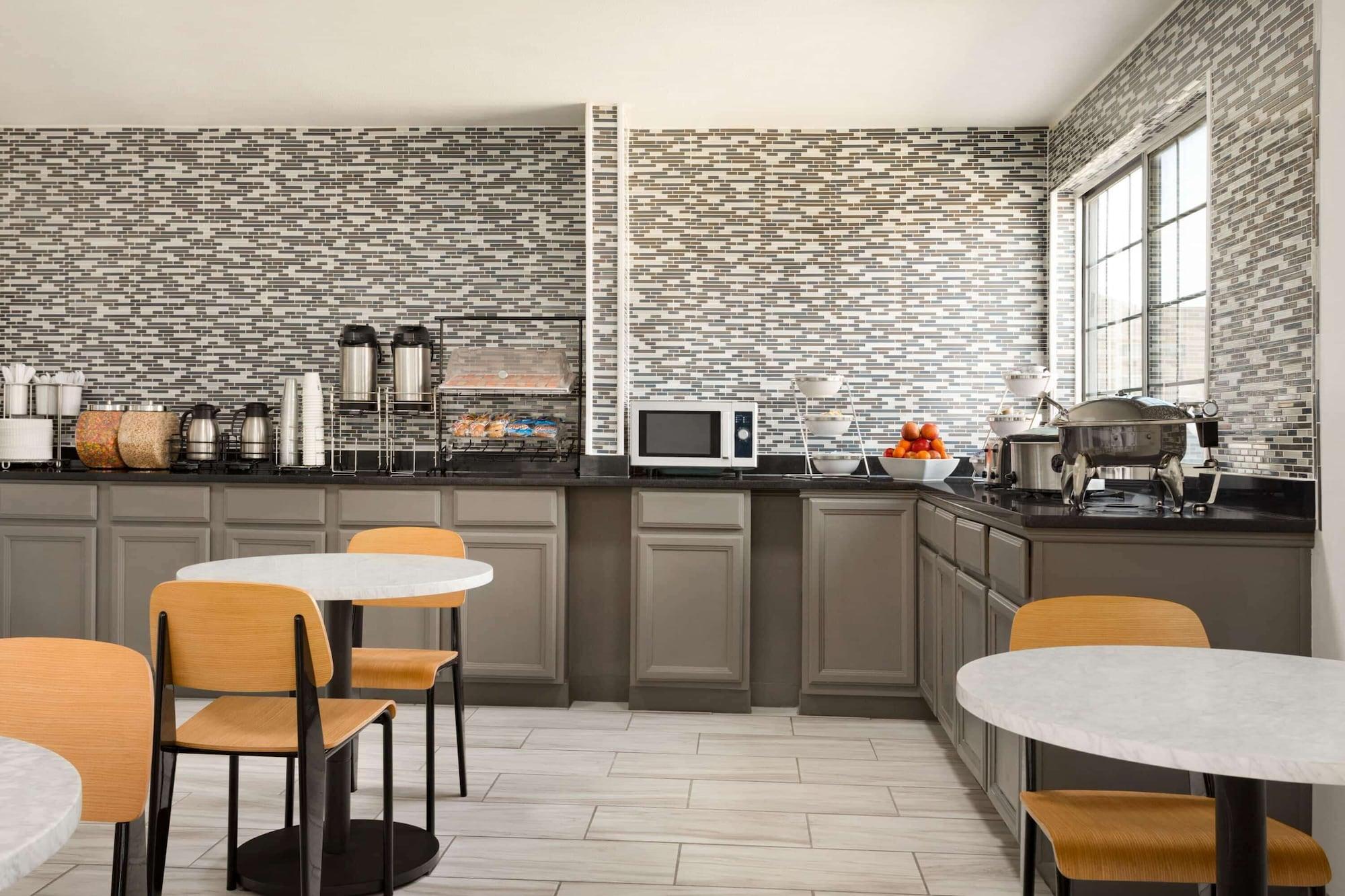 Restaurant Baymont by Wyndham Blackwell I-35
