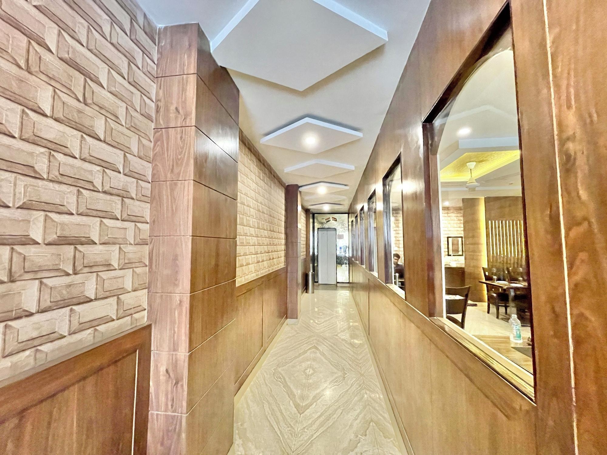Varios Hotel Janaki - near Ghats & Temples