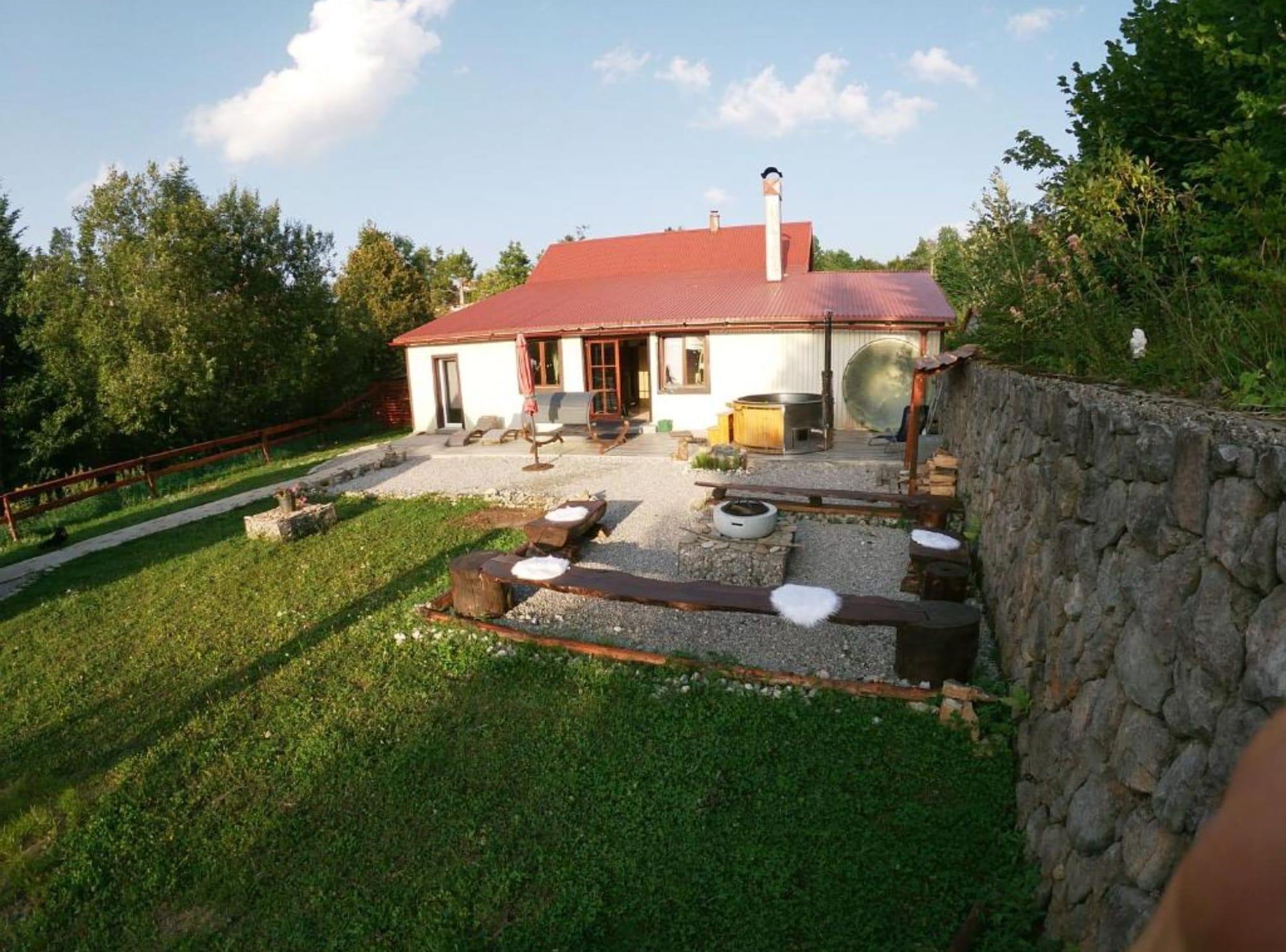 Vista Exterior Guest House Dea