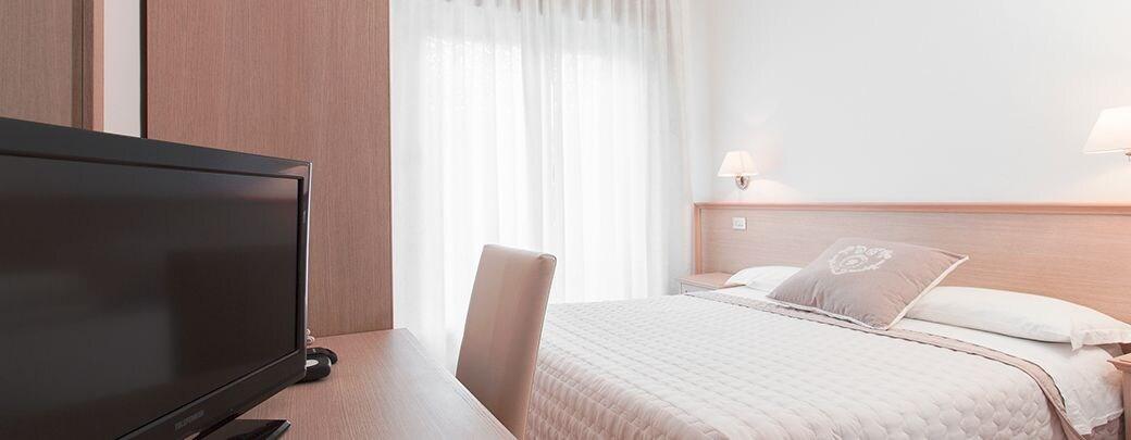Varios Hotel Airone