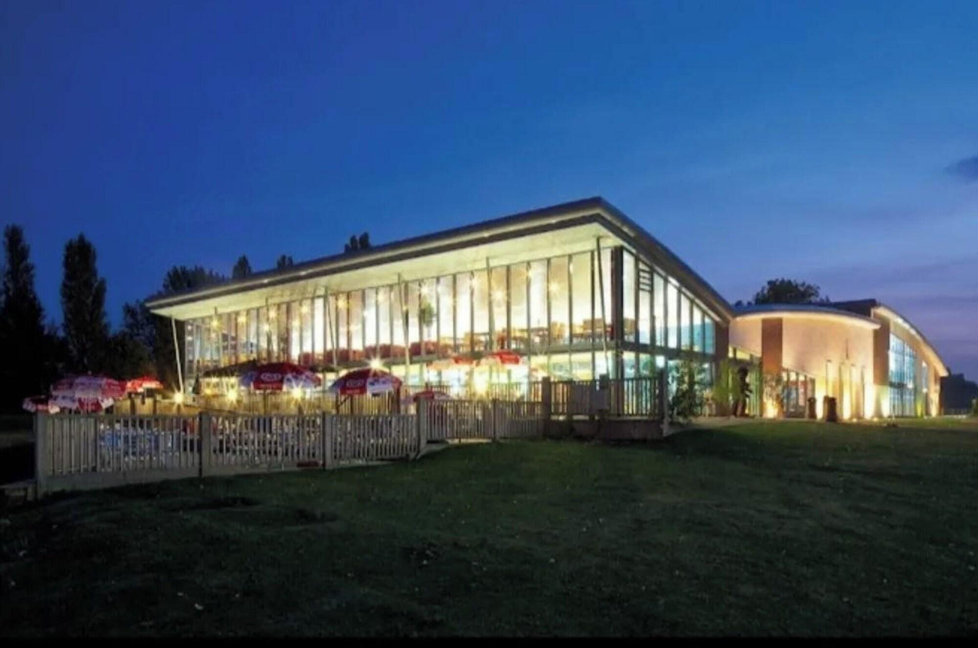 Vista Exterior 2 Bed Lodge Sleeps 6 -pets Ok -patio -free Parking