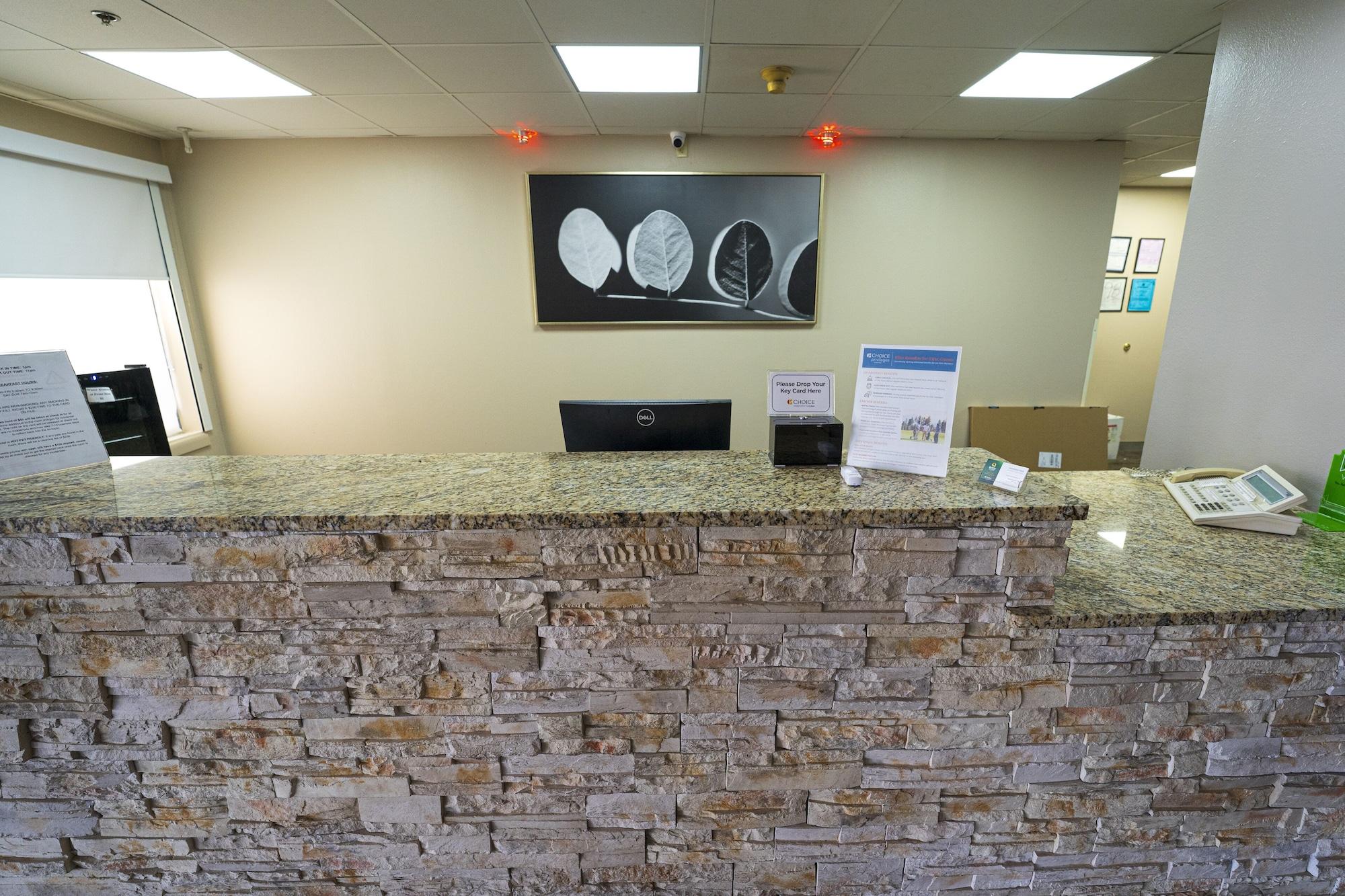 Vista Lobby Quality Inn & Suites Monroeville South