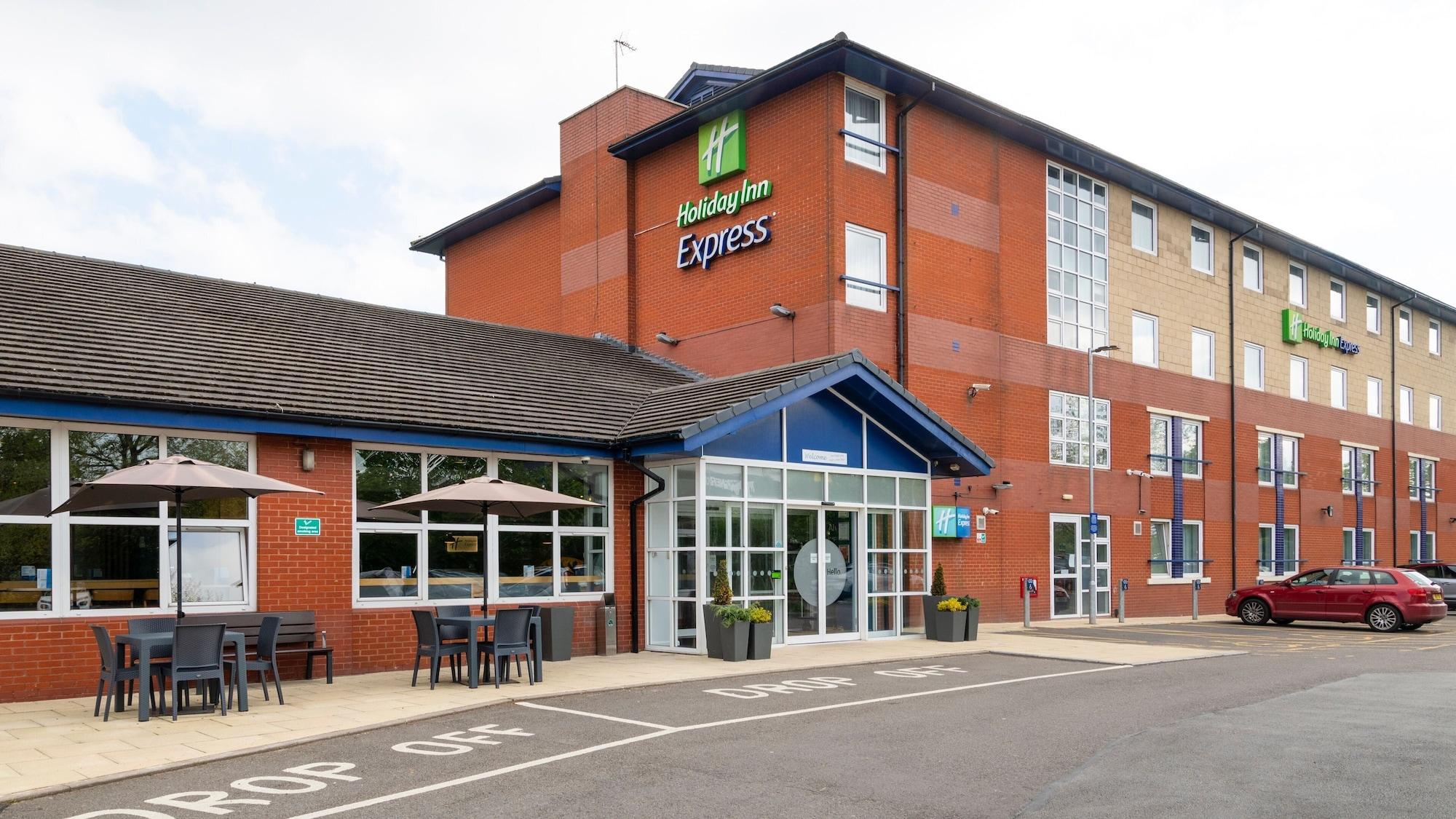 Vista Exterior Holiday Inn Express Burton Upon Trent by IHG