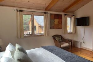 Alquiler Vacacional - Welcome to “The Tulip” Riverfront Post & Beam