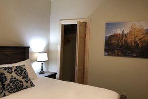 Alquiler Vacacional - Logan Cabin - Private Outdoor Hot Tub - Glacier Country Cabins and Rec, Inc.