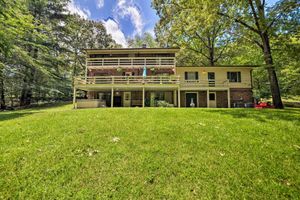 Alquiler Vacacional - Waterfront Lake Barkley Home w/ Deck & Fire Pit!