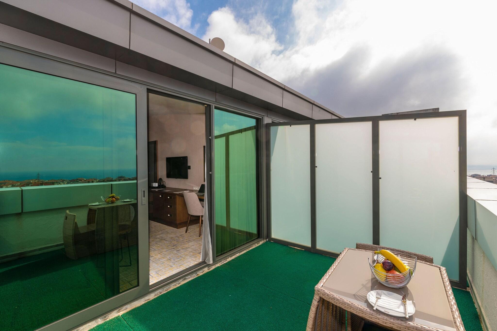Varios Land Park Hotel
