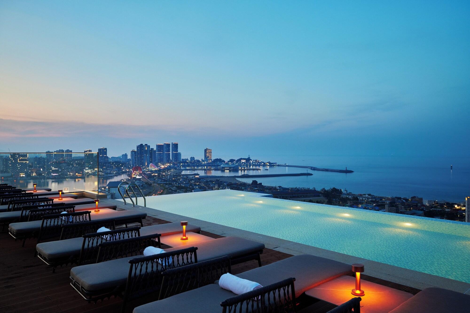 Vista Piscina Homm Marina Sokcho