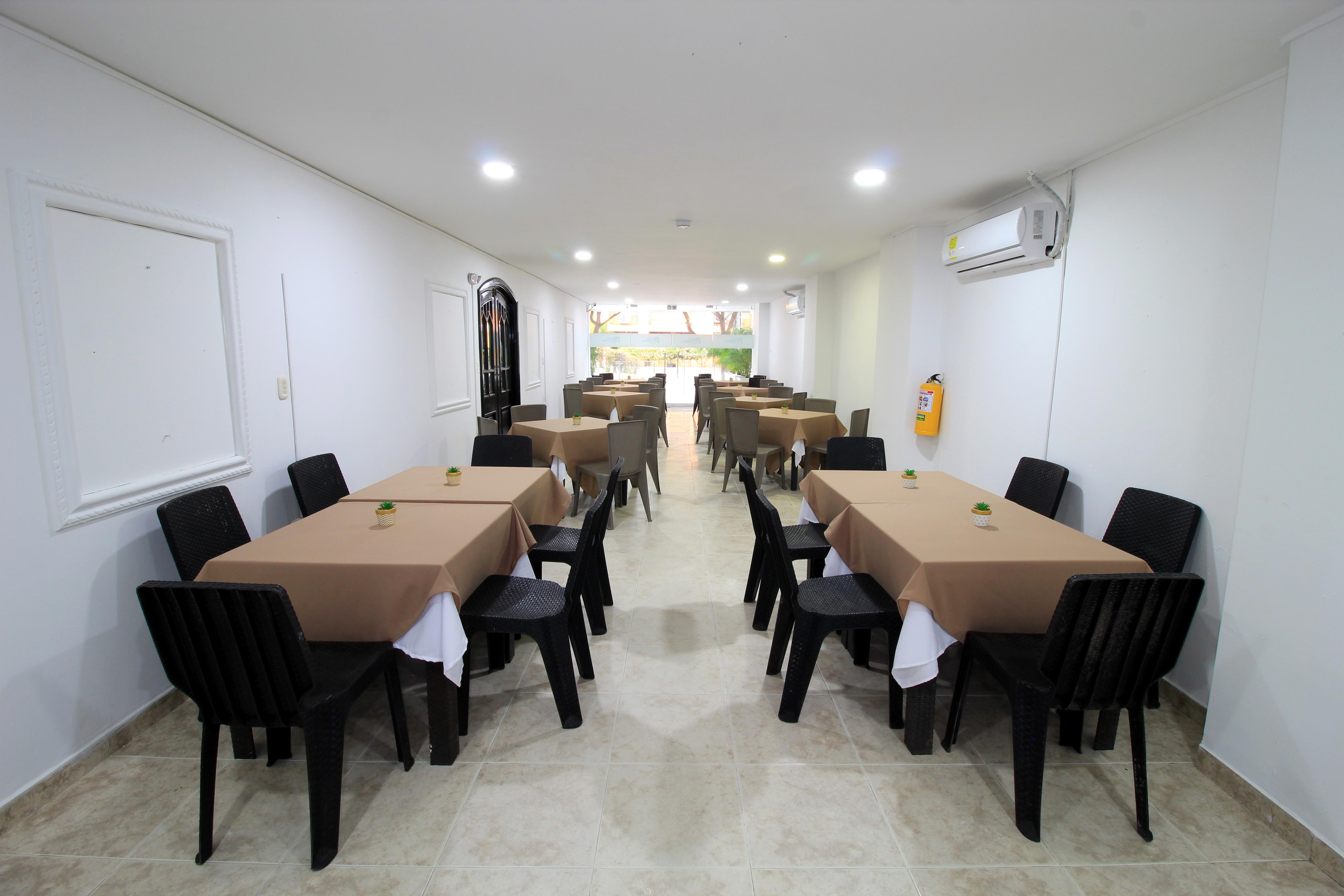 Sala de Reuniones Hotel Rodadero Inn By GEH Suites