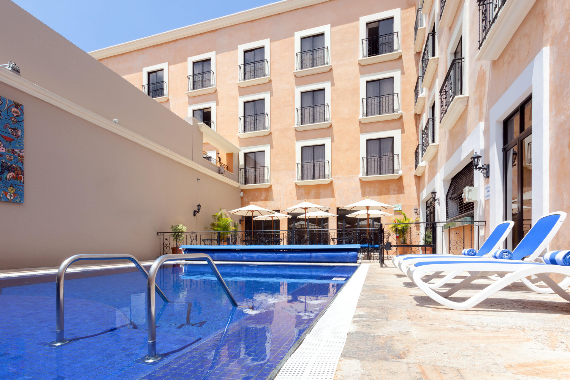 Vista Piscina Holiday Inn Express Oaxaca-Centro Historico by IHG