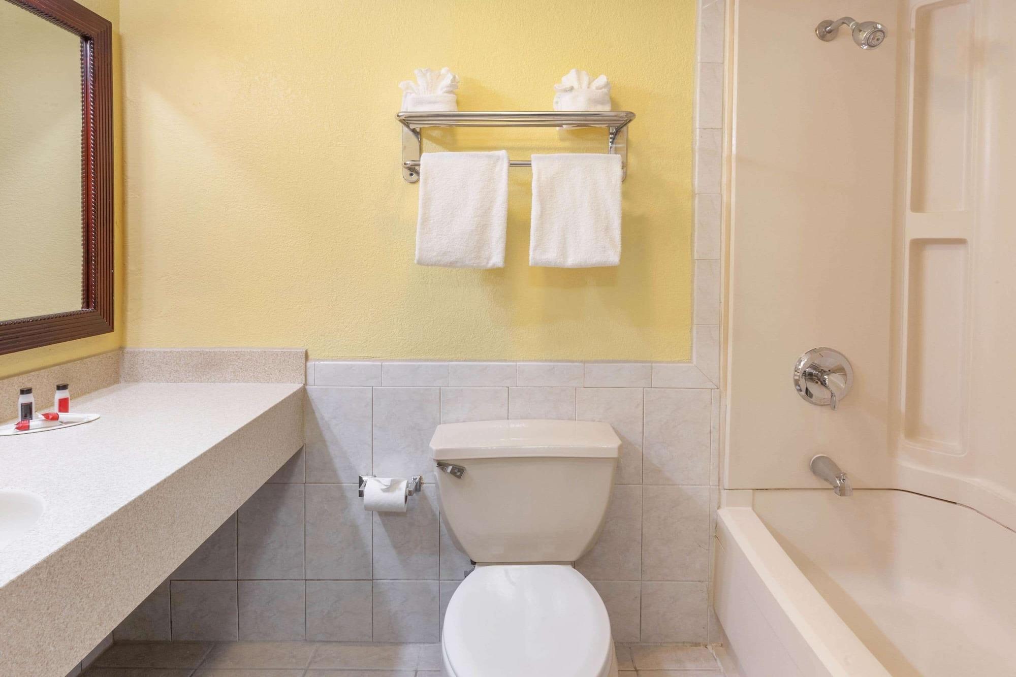 Equipamiento de Habitación Days Inn by Wyndham Nanuet / Spring Valley
