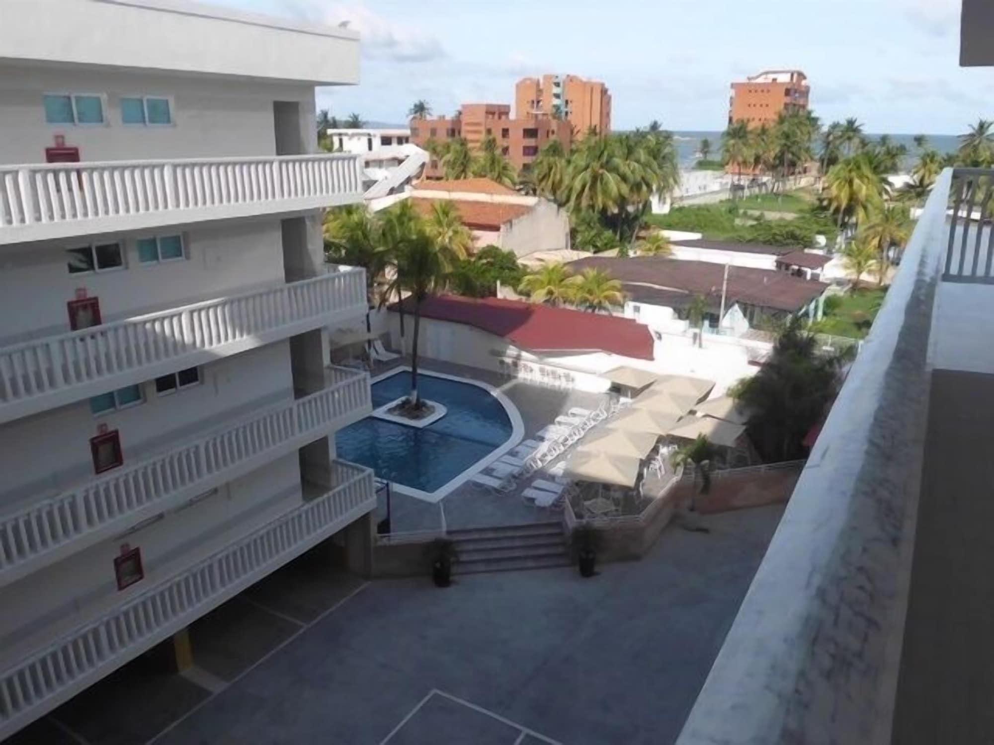 Vista Exterior Tucacas Beach Hotel