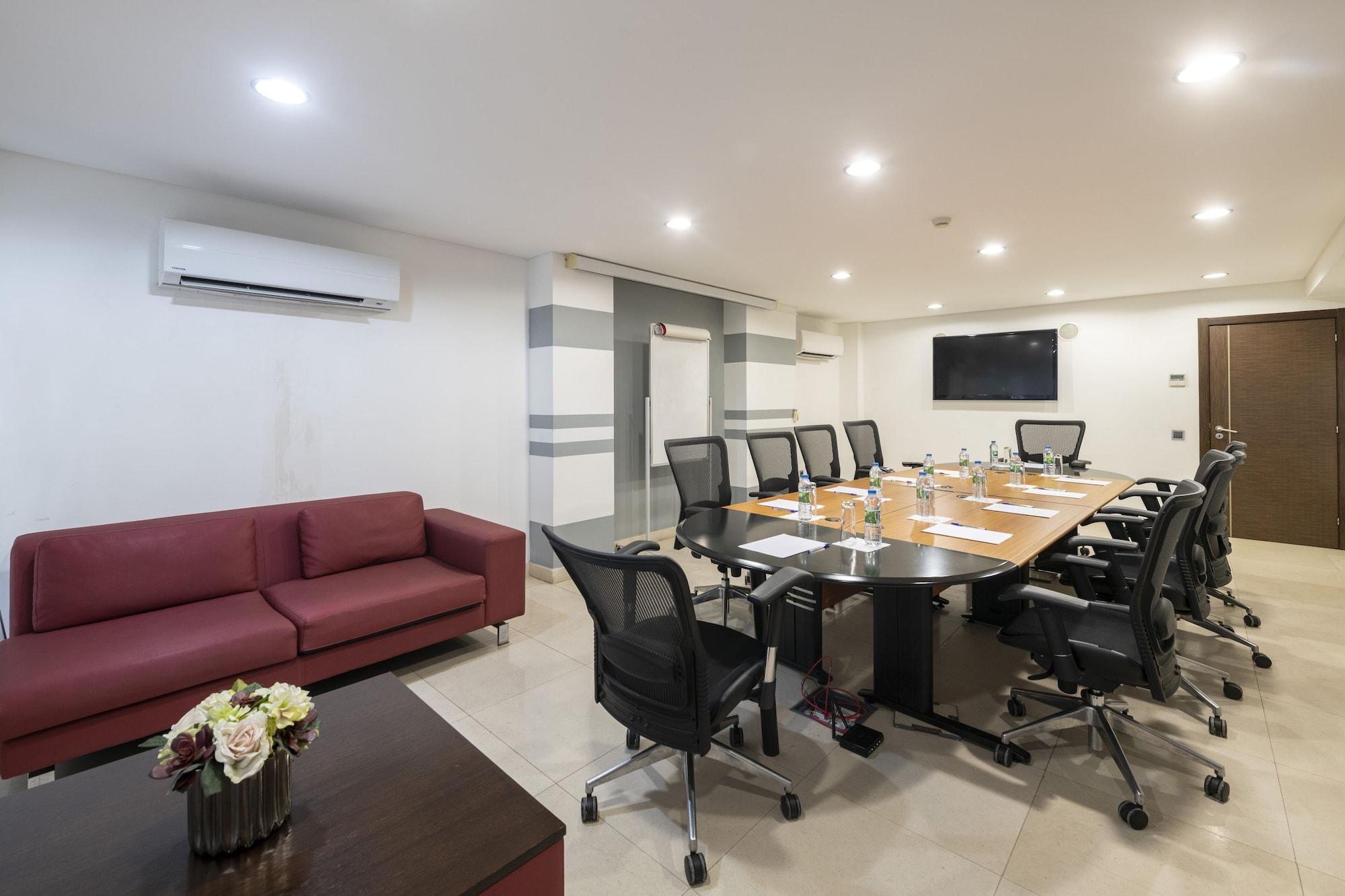 Sala de Reuniones RK Suite Hotel