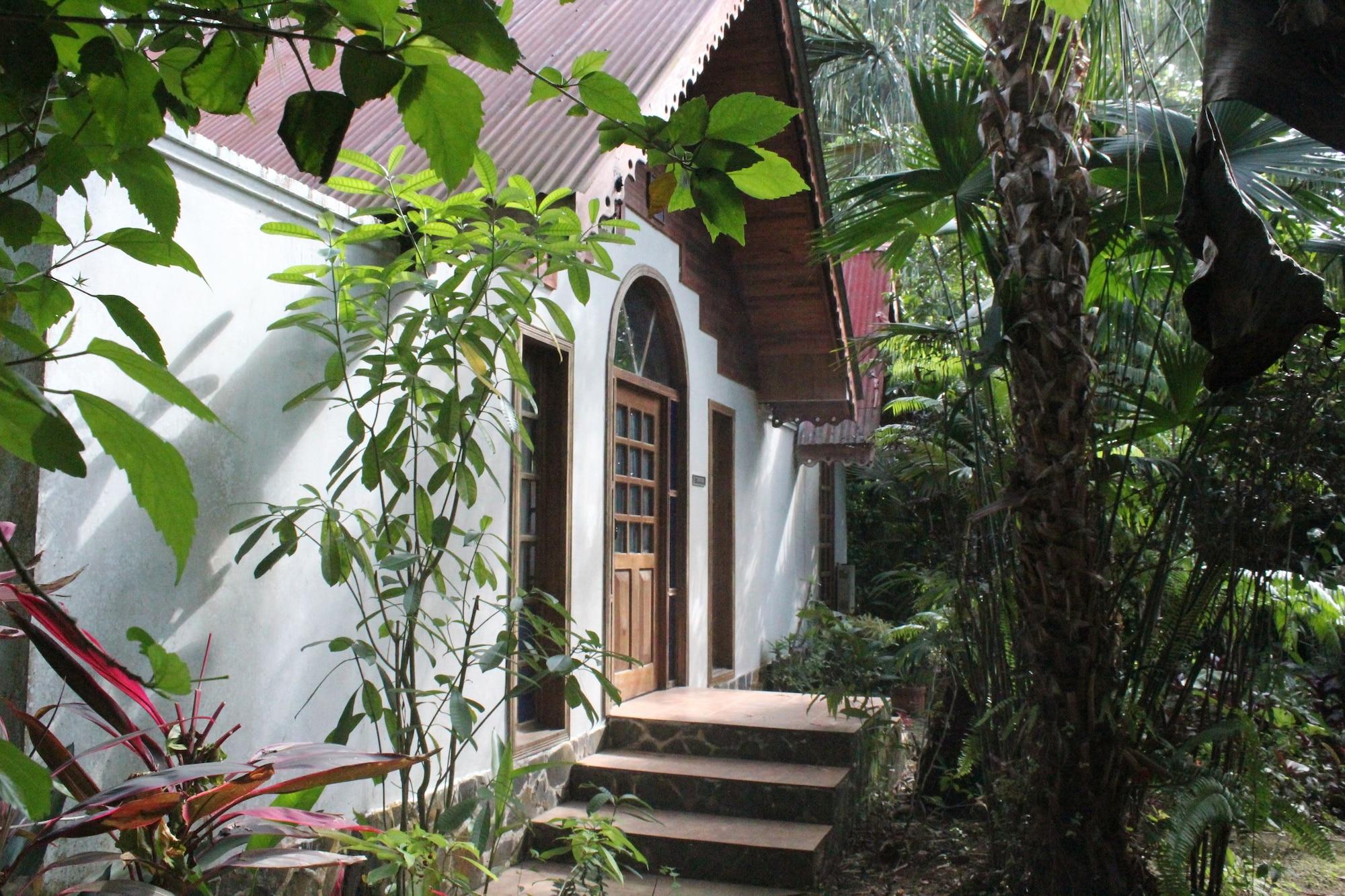 Vista Exterior The Lotus Garden