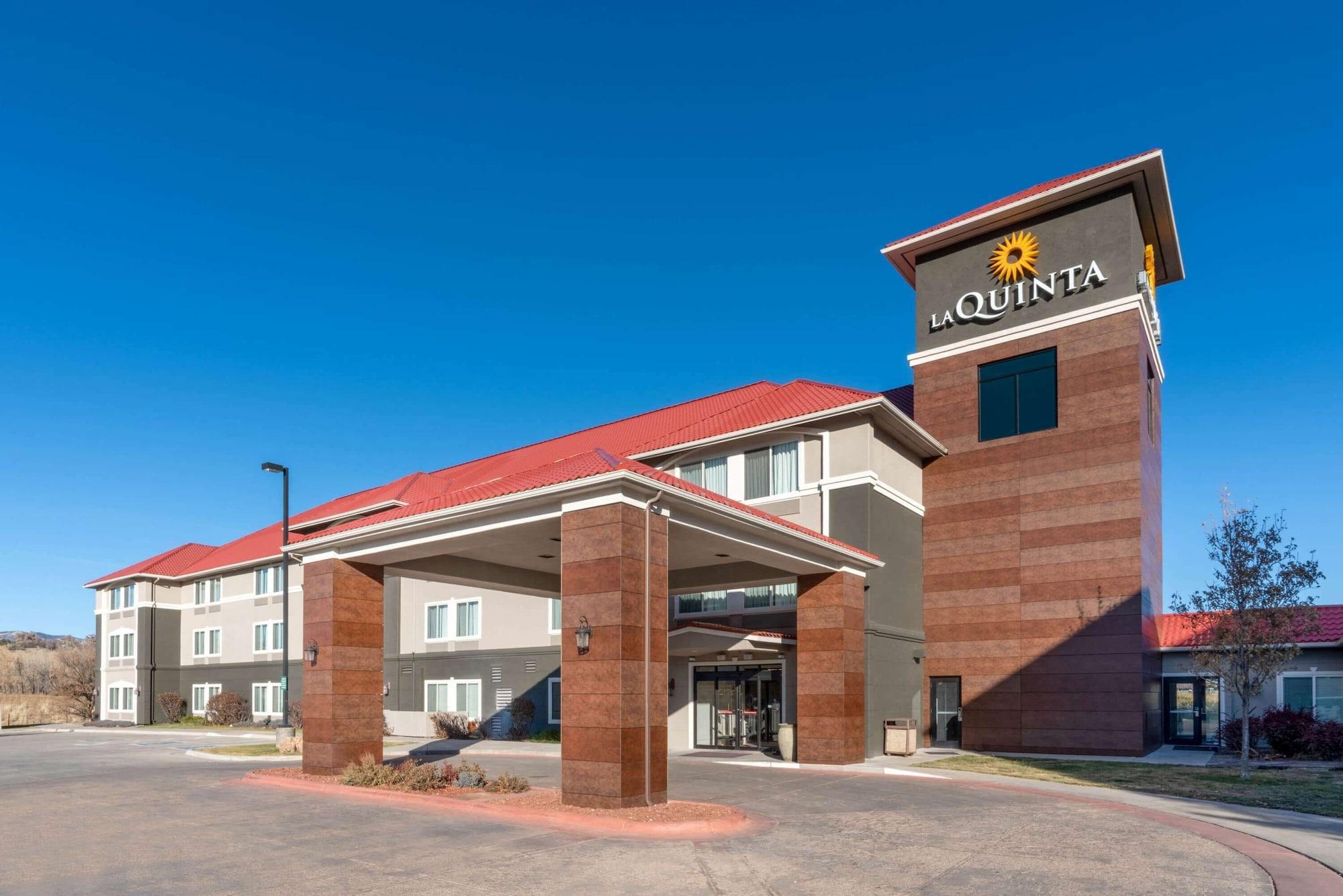 Vista Exterior La Quinta Inn & Suites by Wyndham Rifle