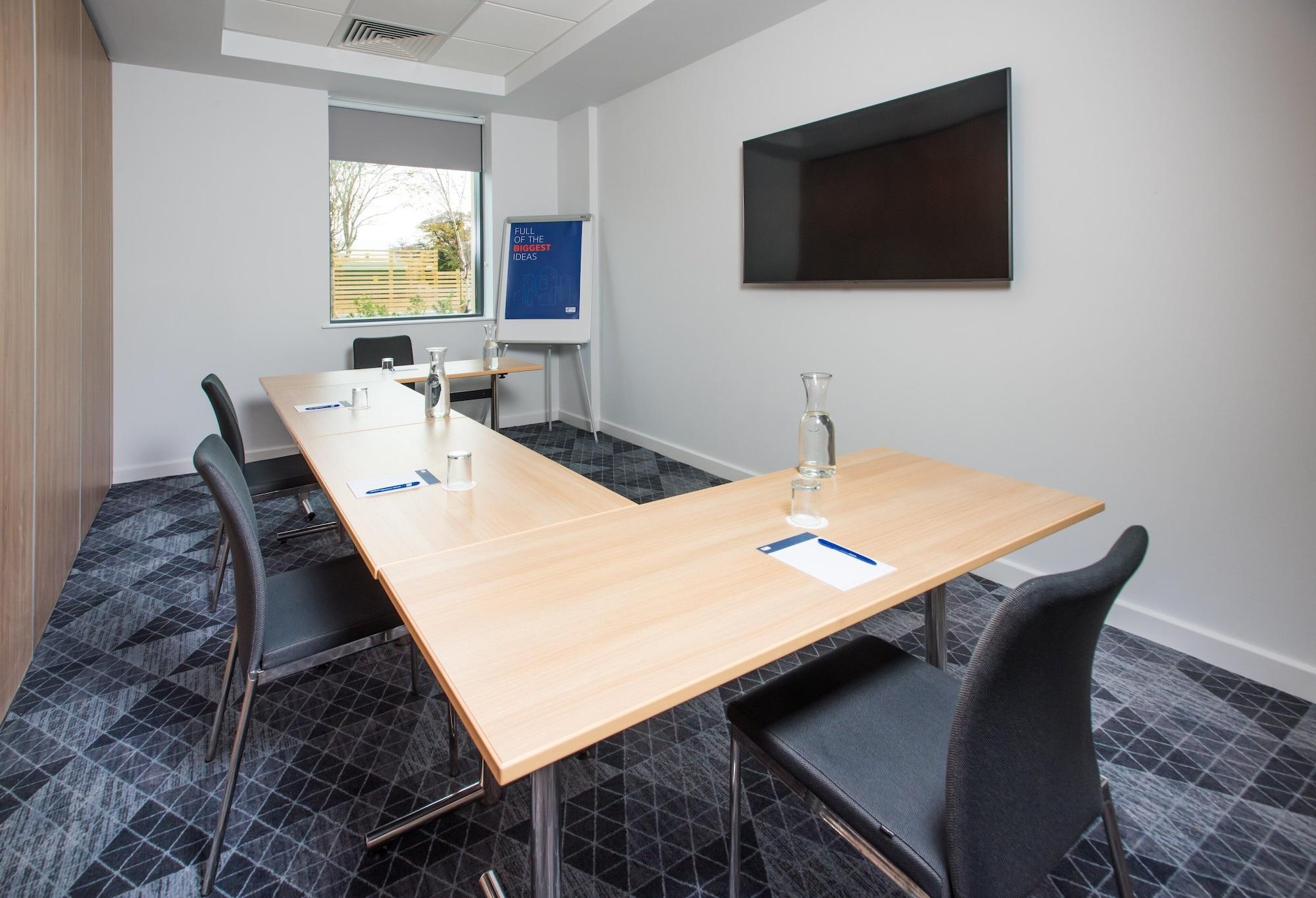 Sala de Reuniones Holiday Inn Express Bicester by IHG