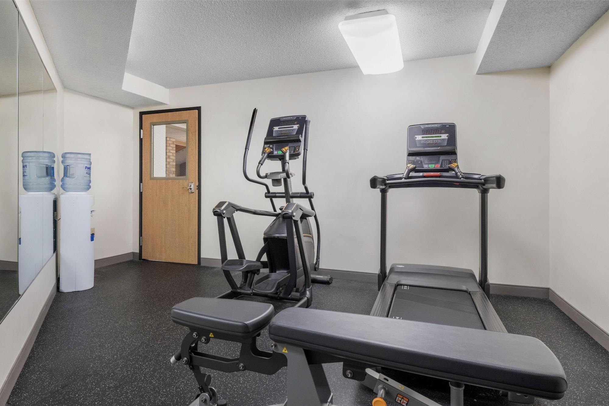 Gimnasio SureStay Plus Hotel by Best Western Litchfield