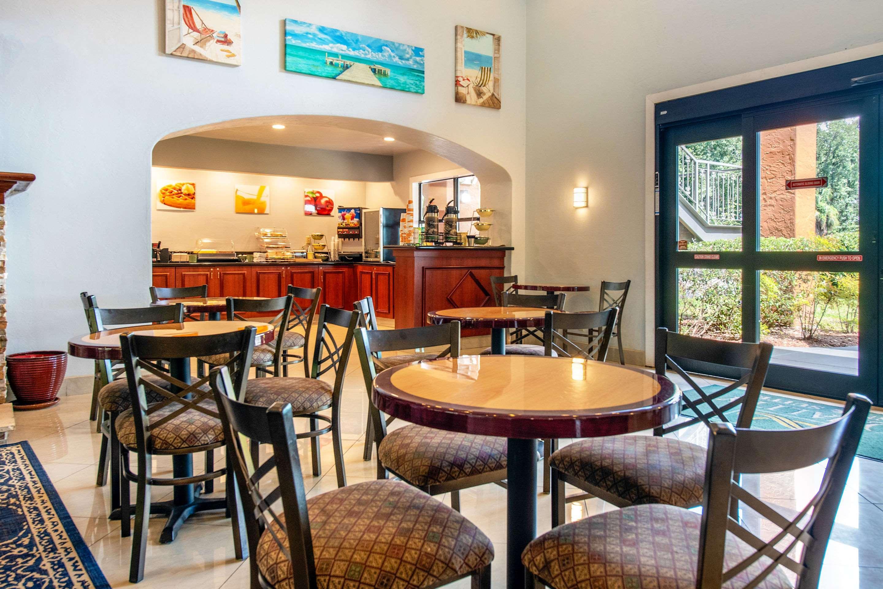 Restaurant Quality Inn & Suites Jacksonville-Baymeadows