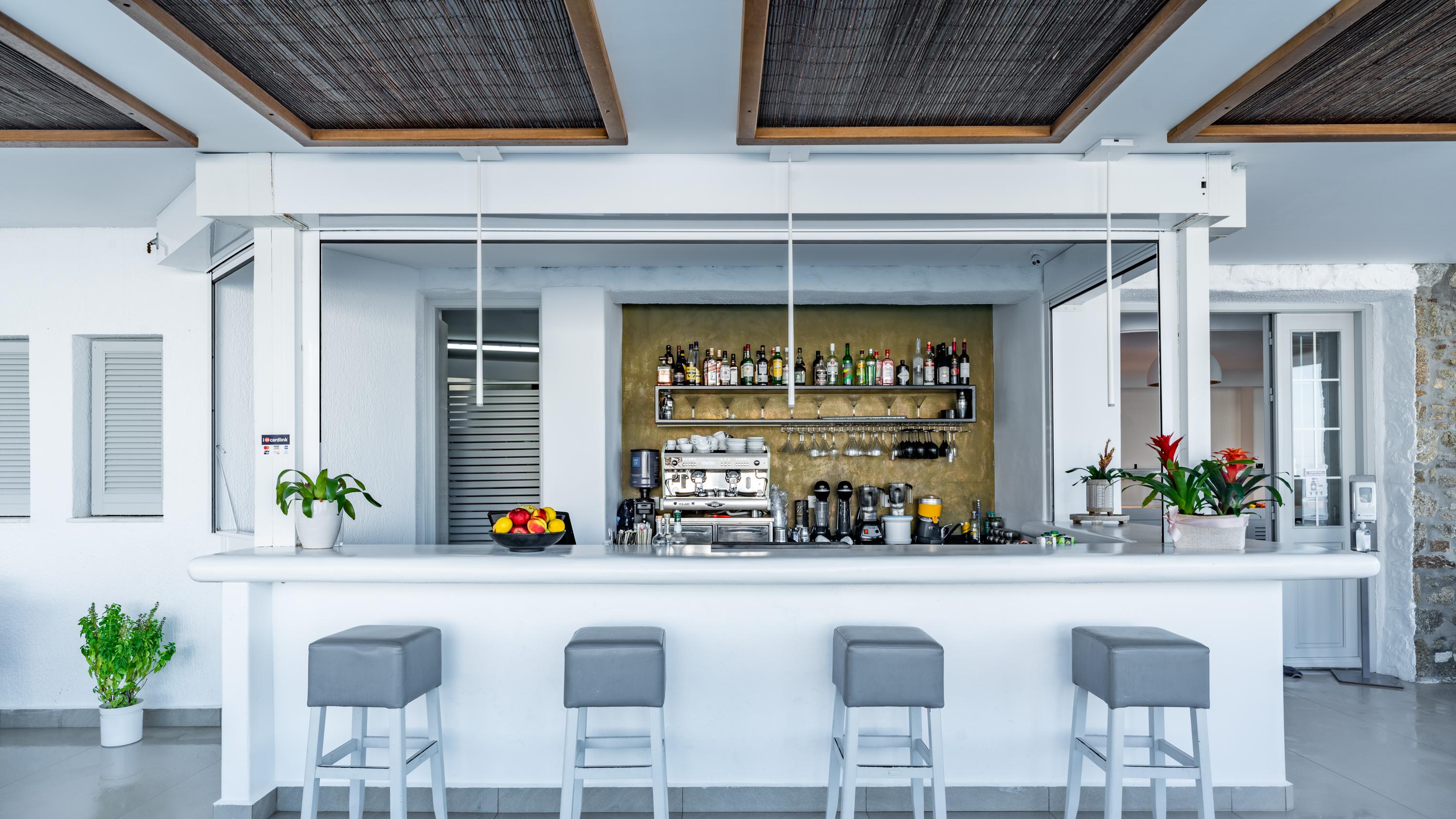 Bar/Salón Manoulas Beach