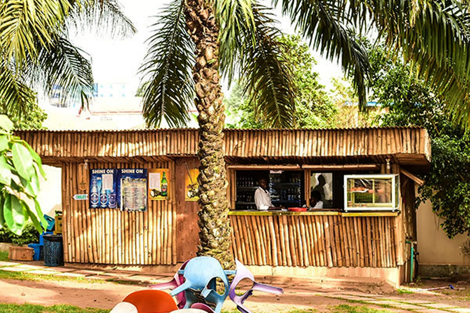 Bar/Salón AL-BA Royal Hotel & Suites