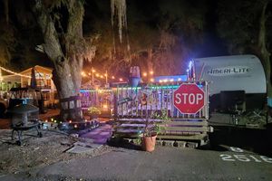 Alquiler Vacacional - Cozy campground with AC and WiFi in charming Salt Springs Resort