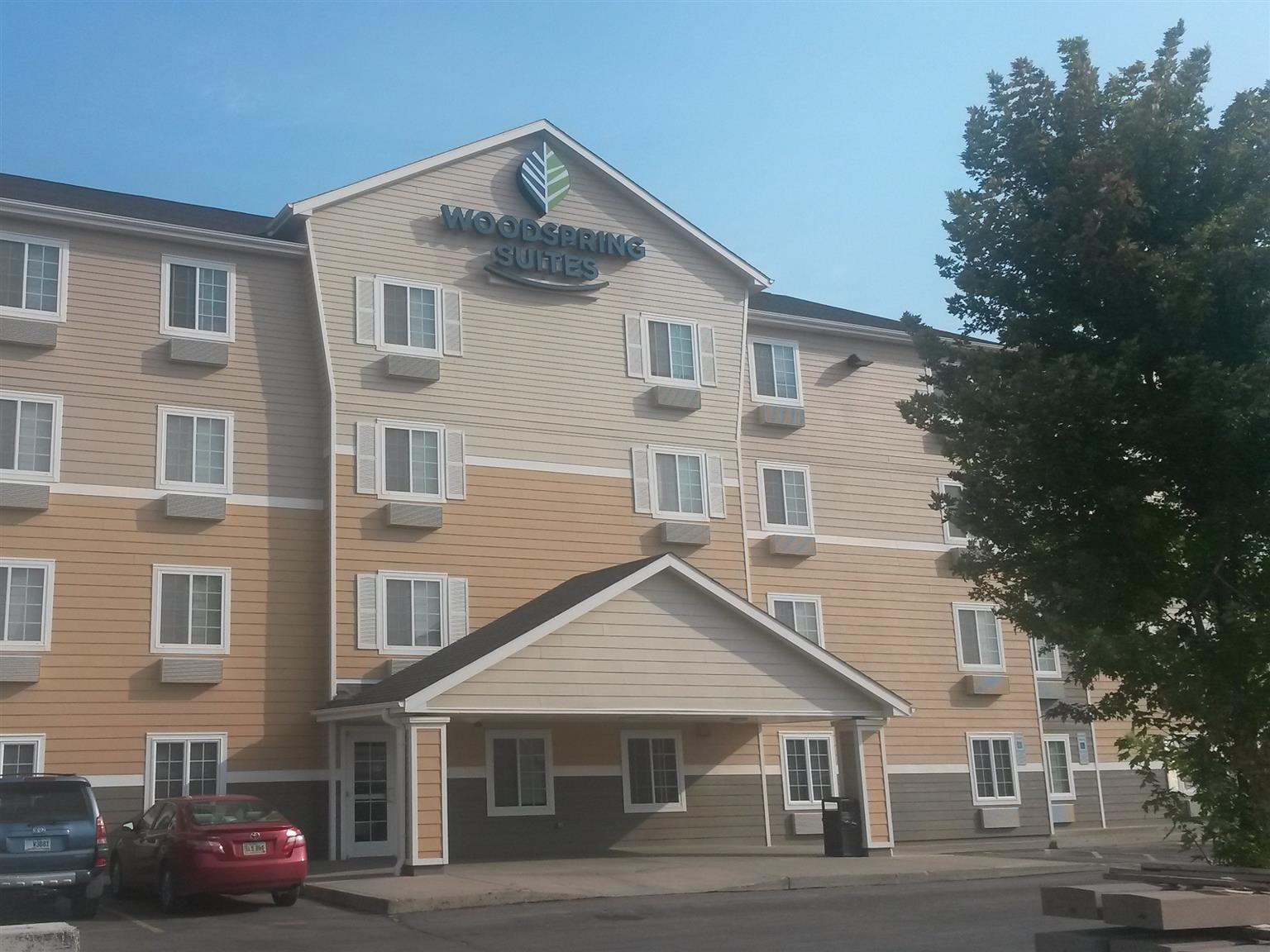 Vista Exterior WoodSpring Suites Sioux Falls