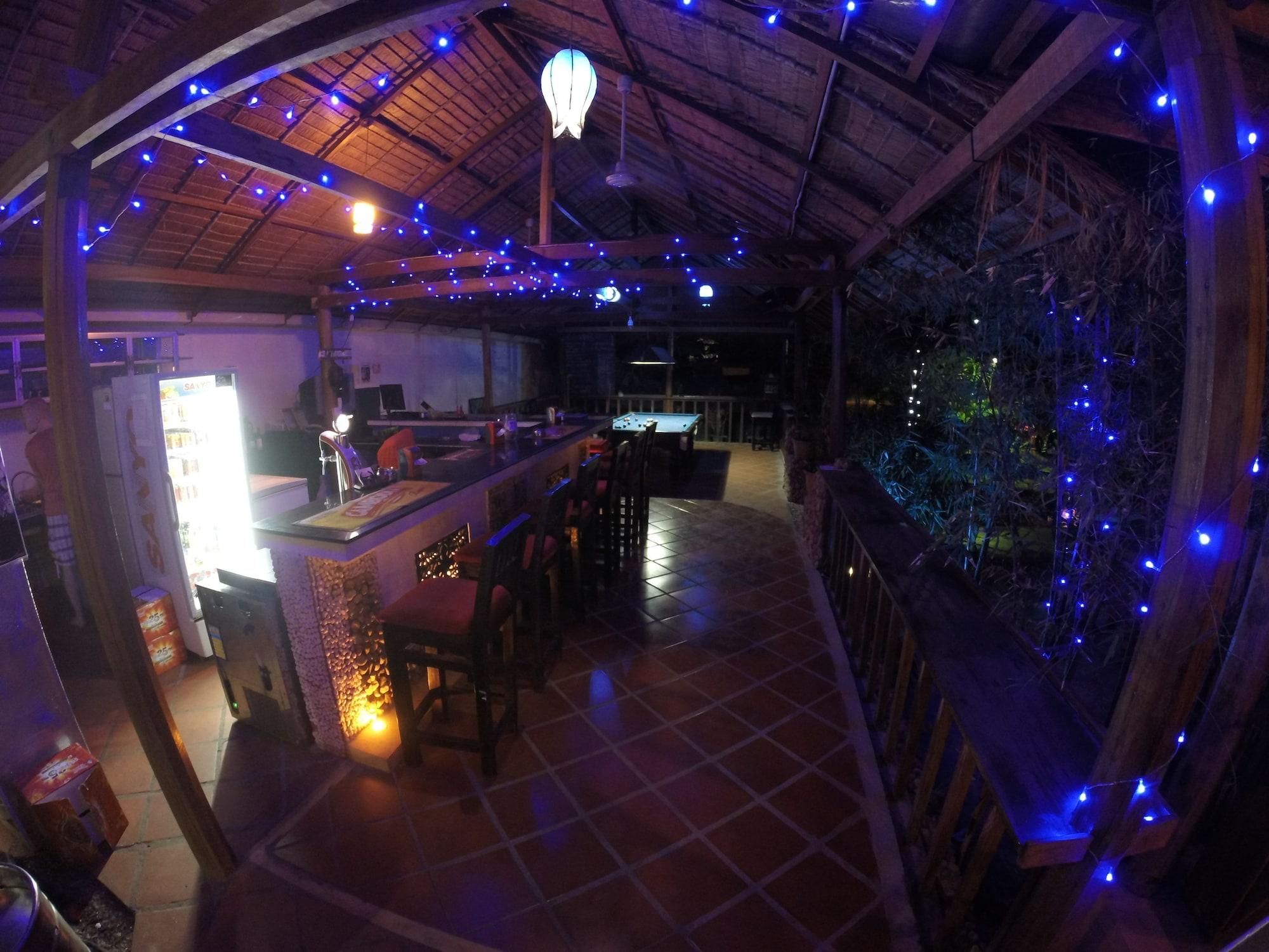 Bar/Salón The River Lodge