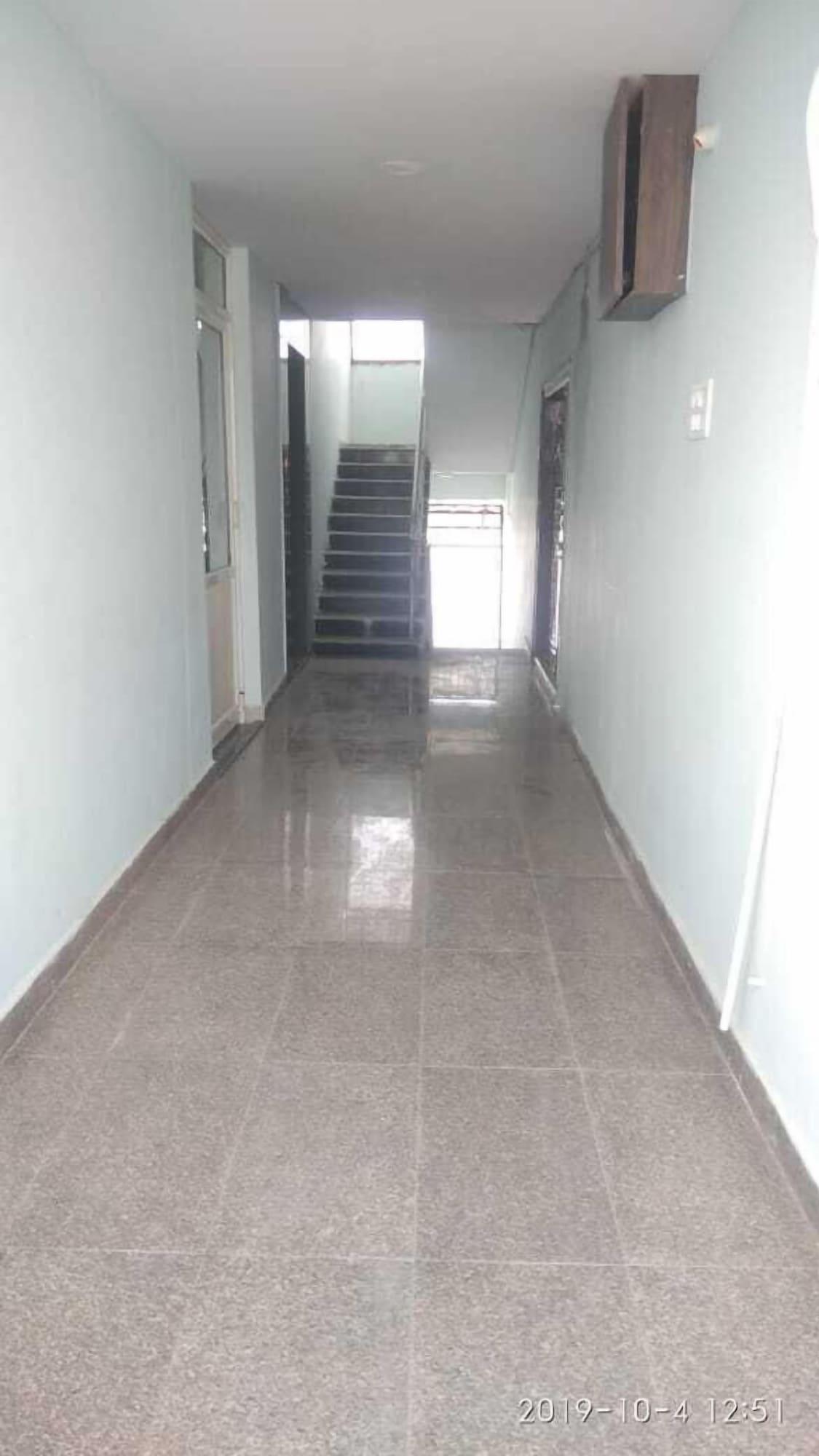 Varios iROOMZ Partha Grand