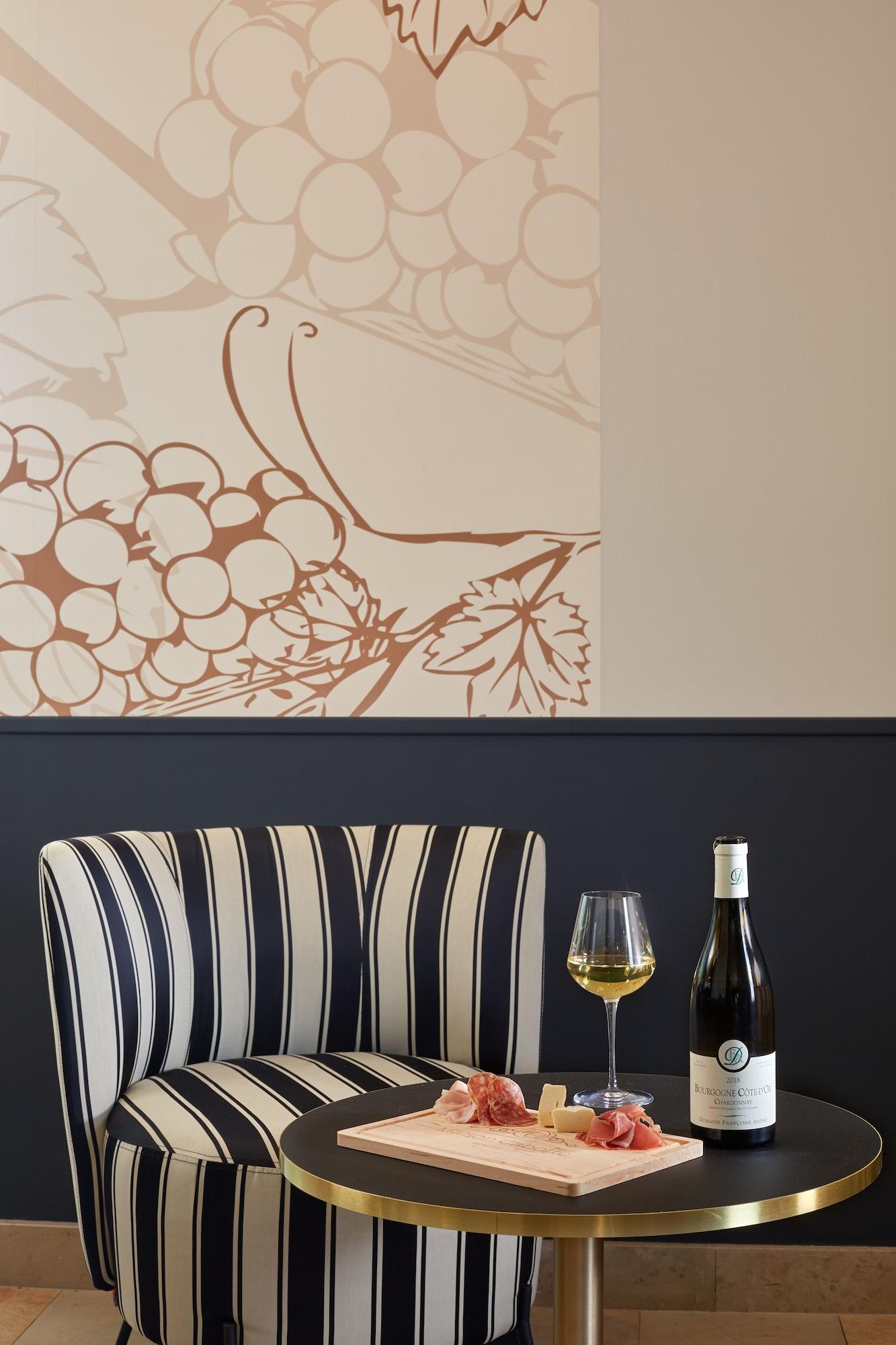 Bar/Salón Maison Cabotte