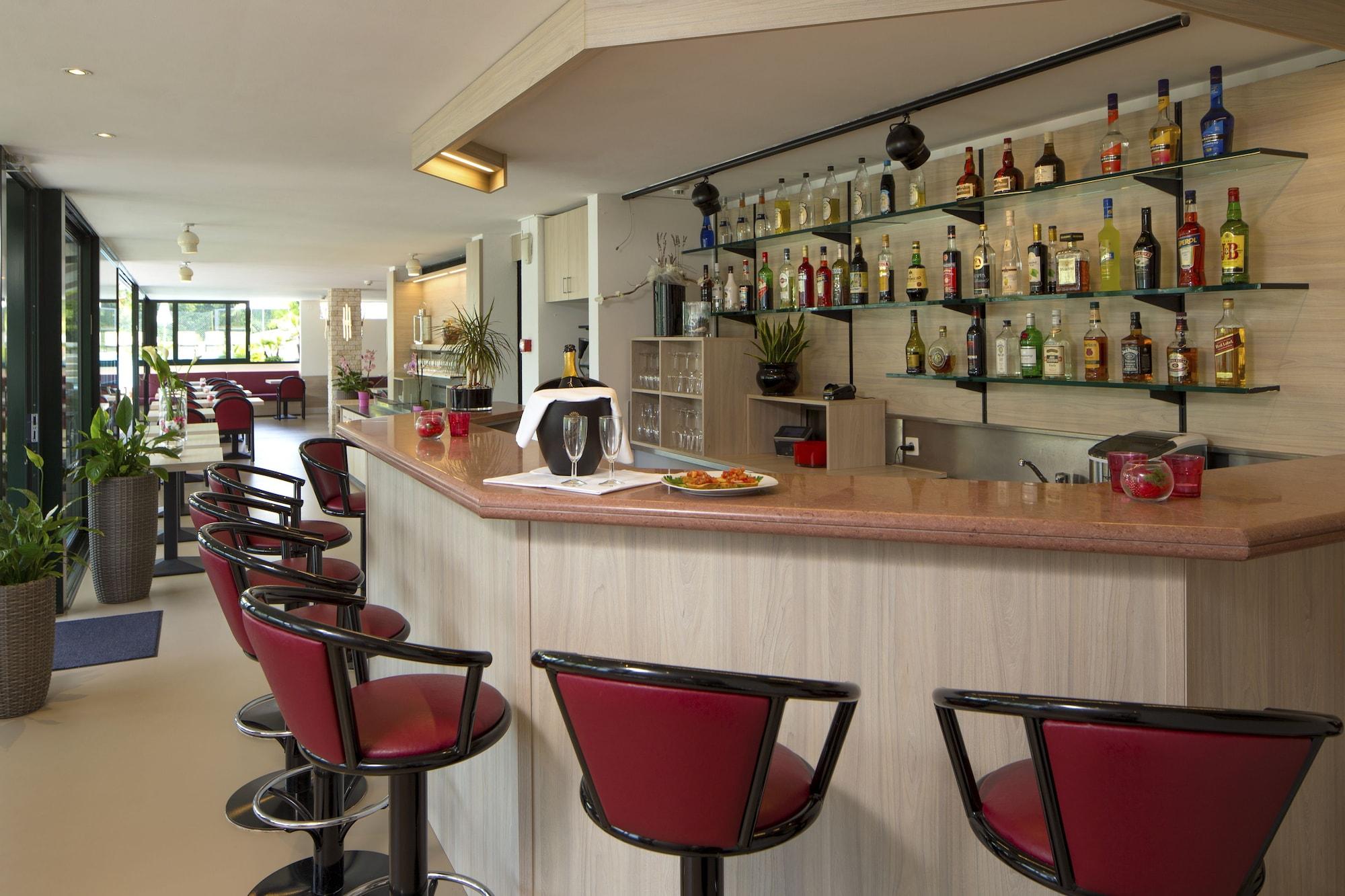 Bar/Salón Hotel Campione