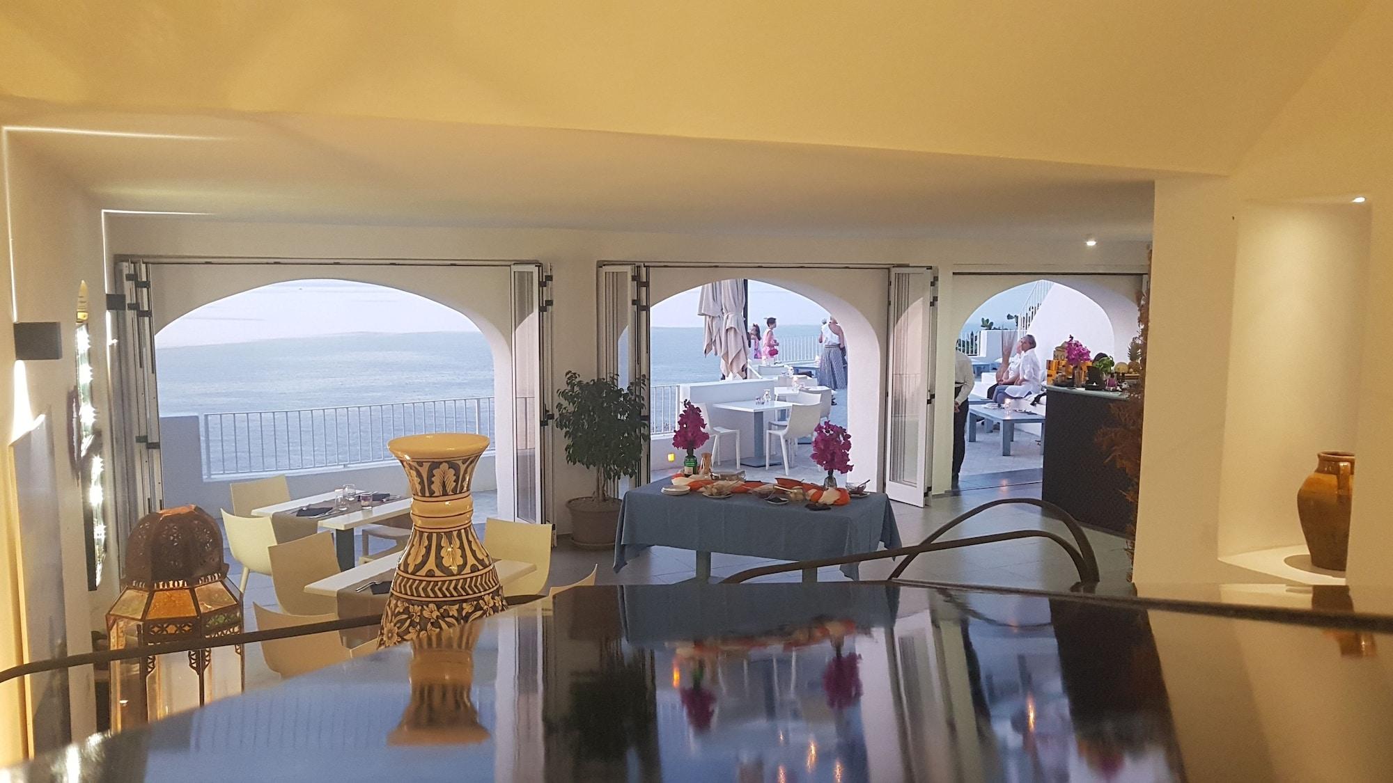 Bar/Salón Hotel Santa Isabel