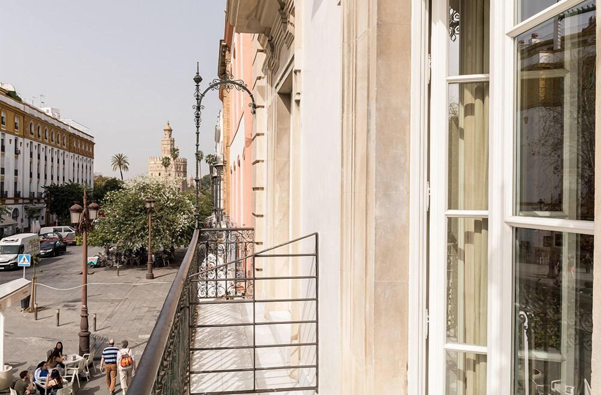 Vista Exterior Hotel Tayko Sevilla