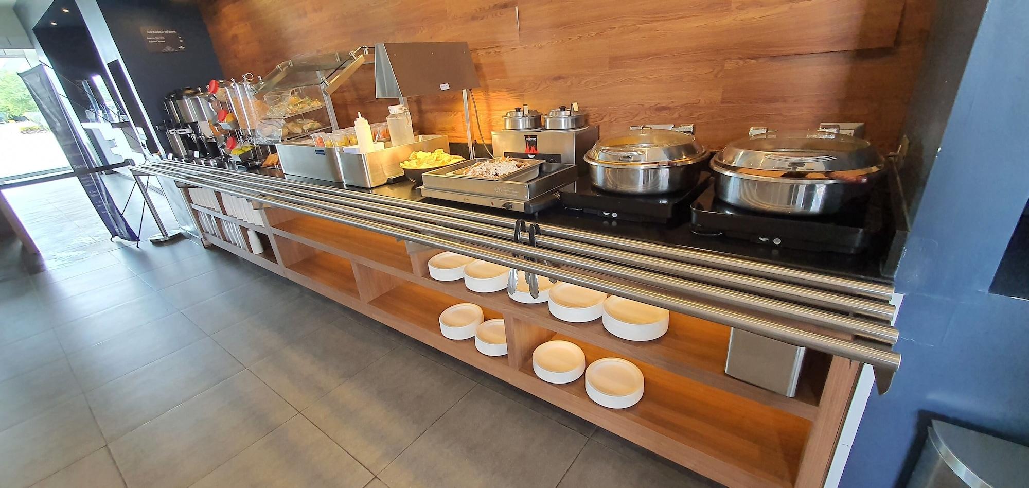 Restaurant Microtel Inn & Suites by Wyndham San Luis Potosi