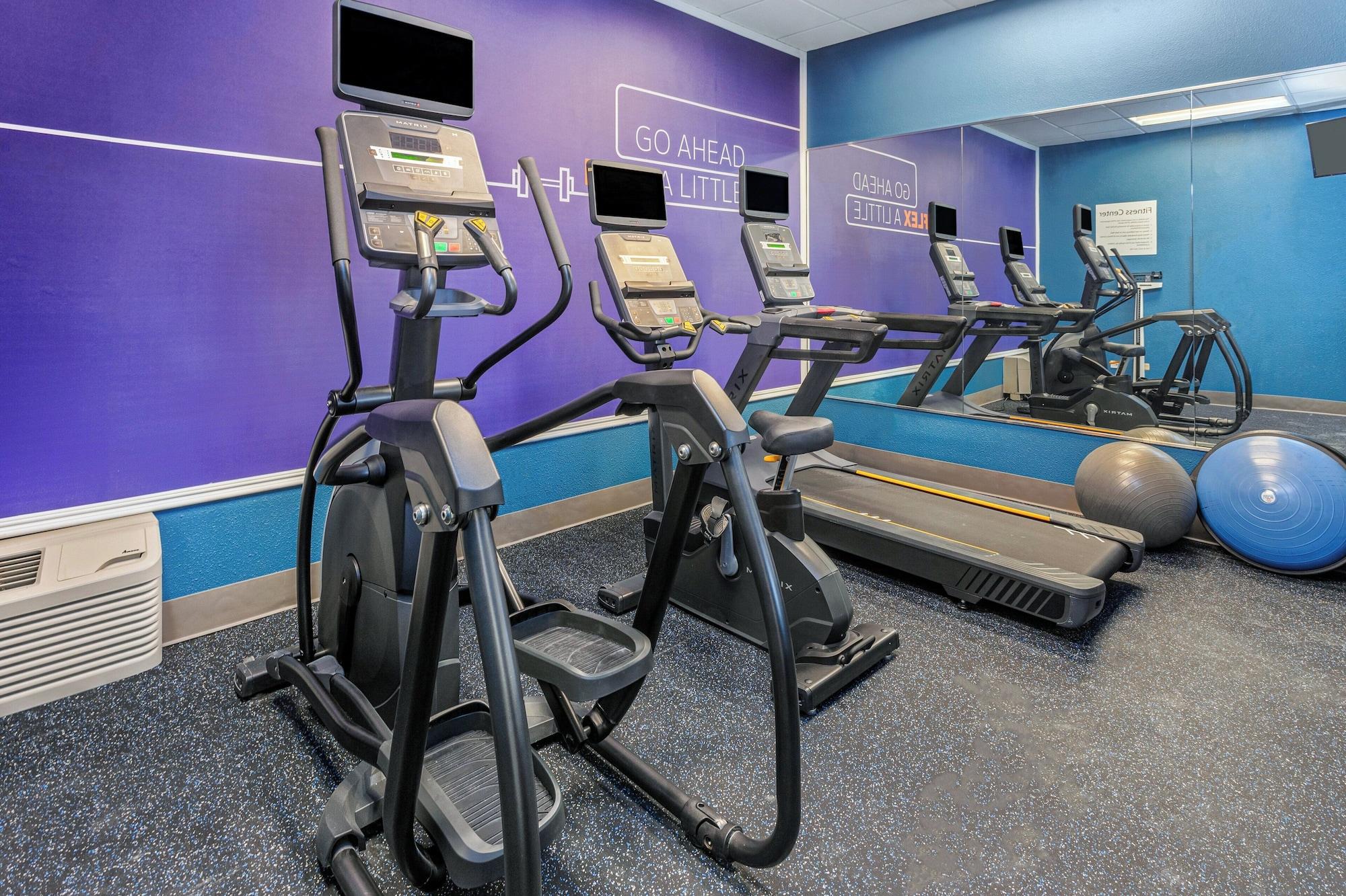 Gimnasio Holiday Inn Express Hotel & Suites Chicago-Algonquin by IHG