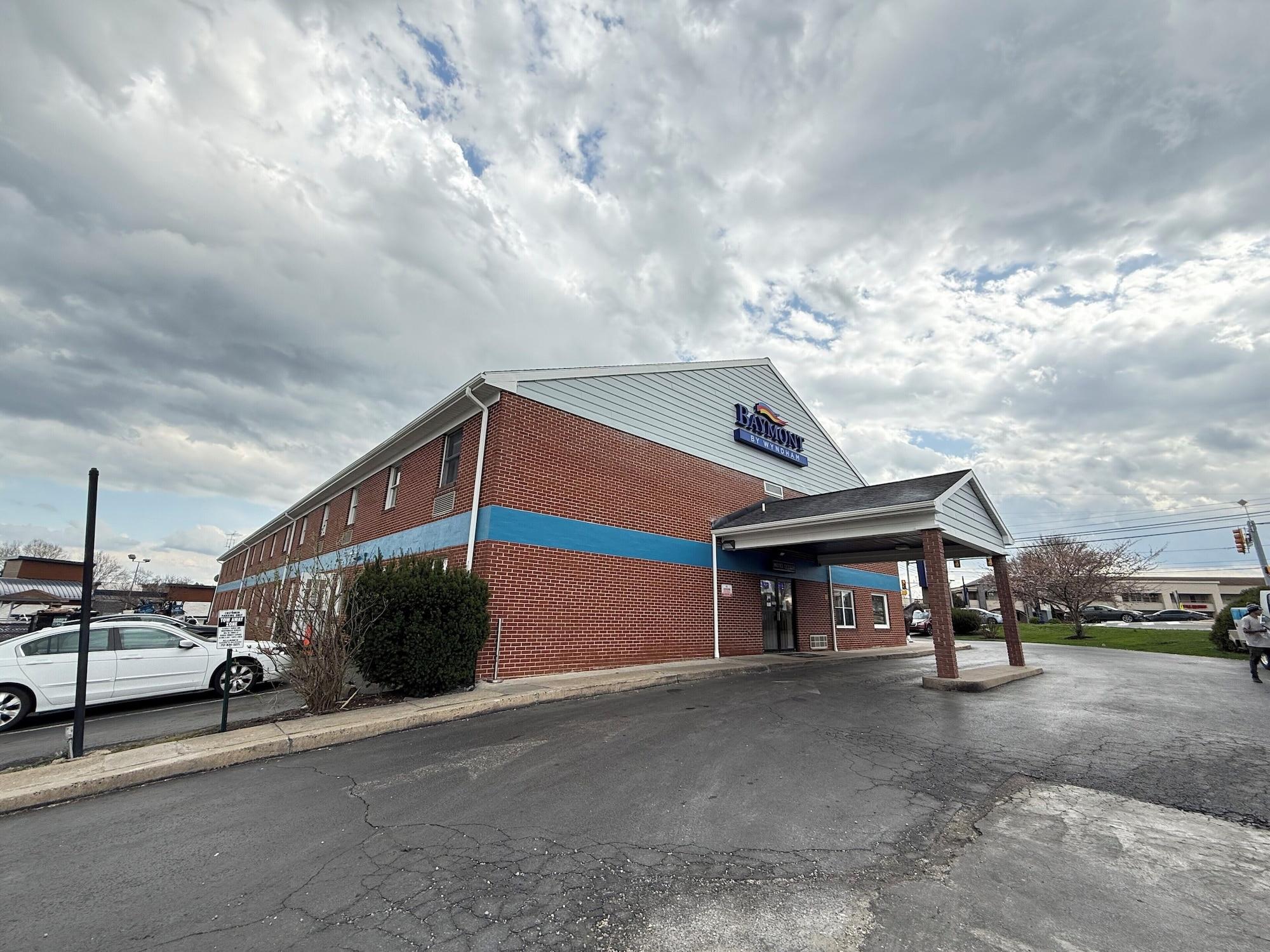 Vista Exterior Baymont by Wyndham Lancaster PA Dutch Country