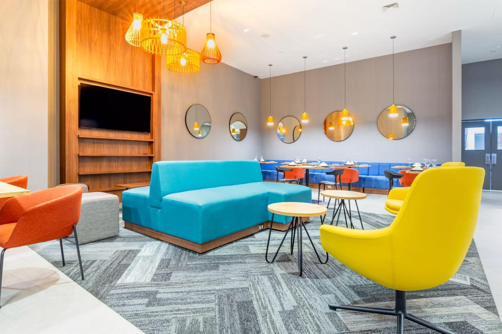 Vista Lobby Tru By Hilton Chillan Ferrat