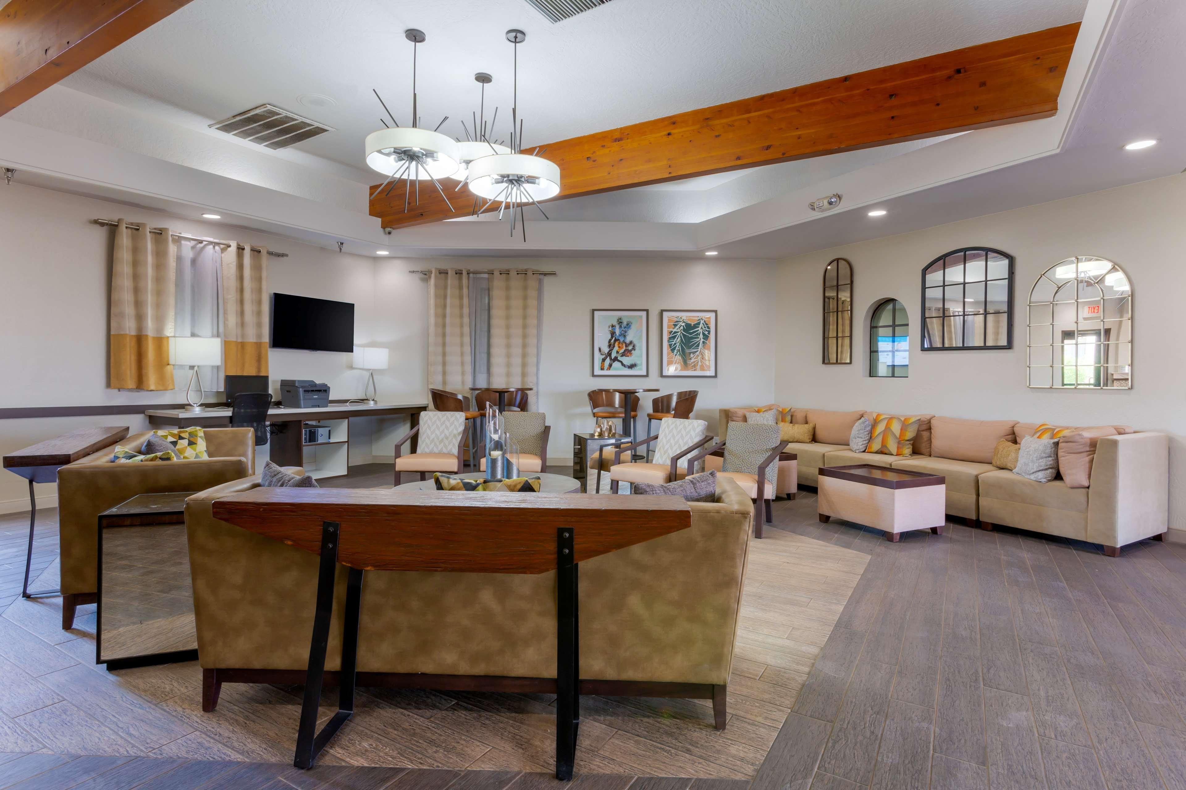 Vista Lobby Best Western Phoenix Goodyear Inn