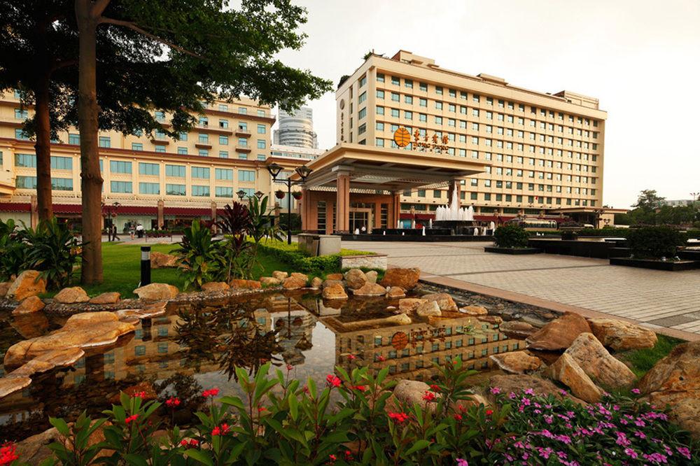 Vista Exterior Dong Fang Hotel Guangzhou