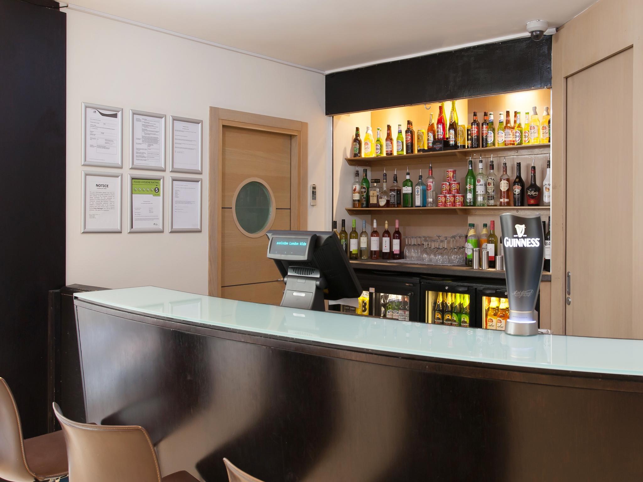 Bar/Salón Travelodge Aldgate East