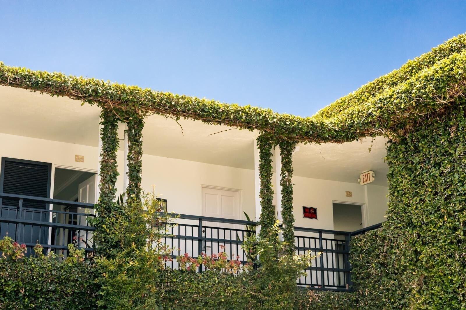 Vista Exterior Laguna Cove Hotel