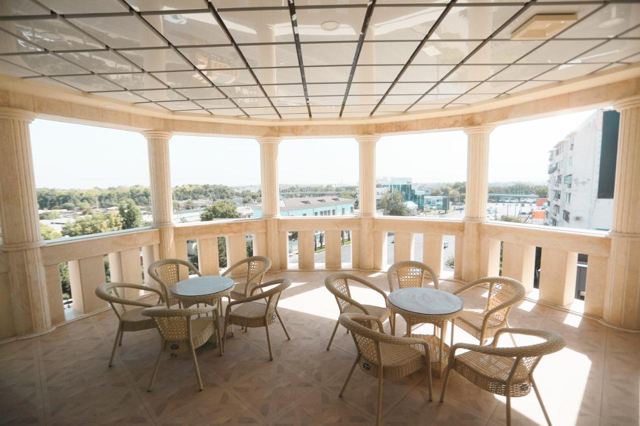 Varios Reikartz Amirun Tashkent