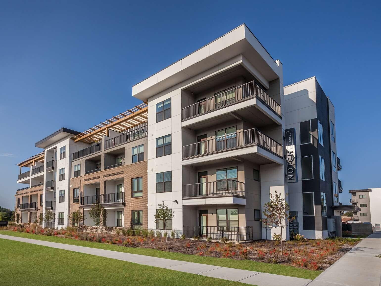 Vista Exterior CozySuites Nora 3BR near Fashion Mall