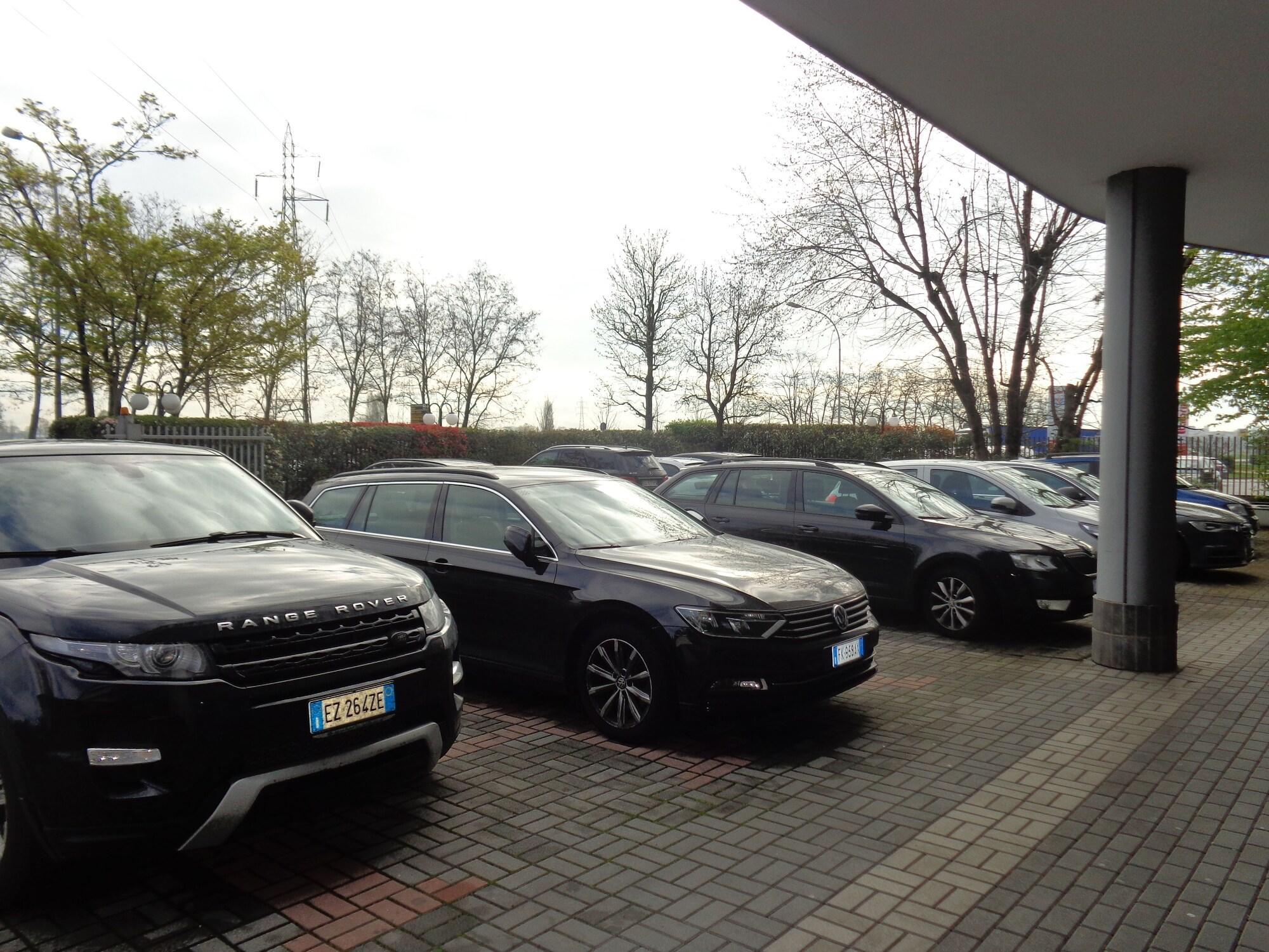 Vista Exterior Hotel Ferretti Majestic House