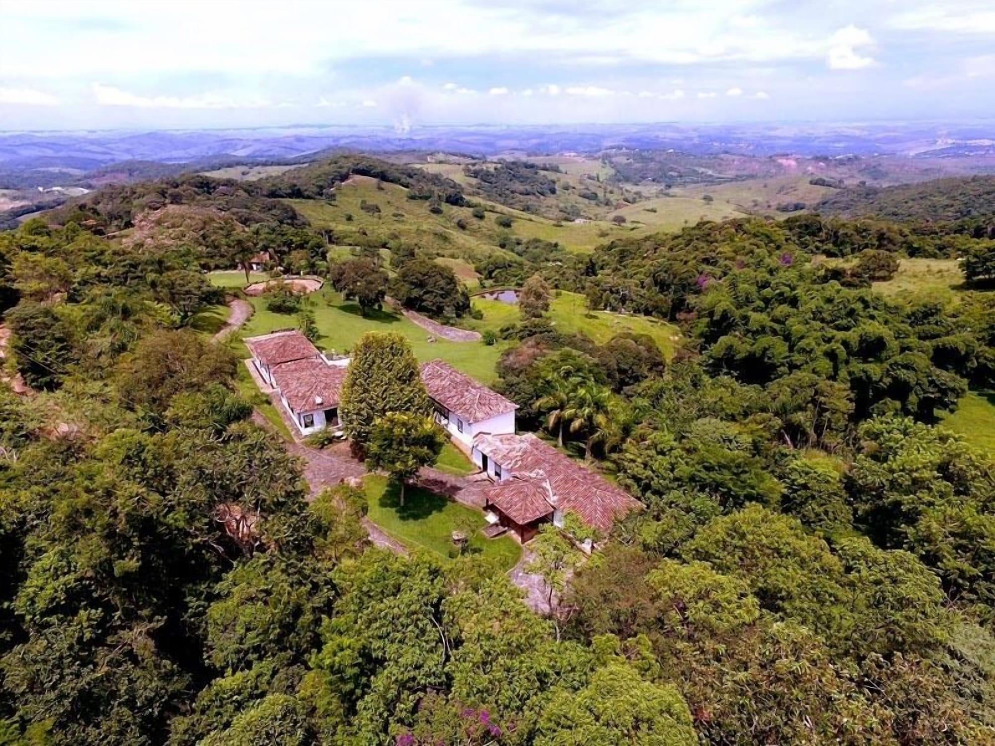 Vista Exterior Caviúna Pouso Rural